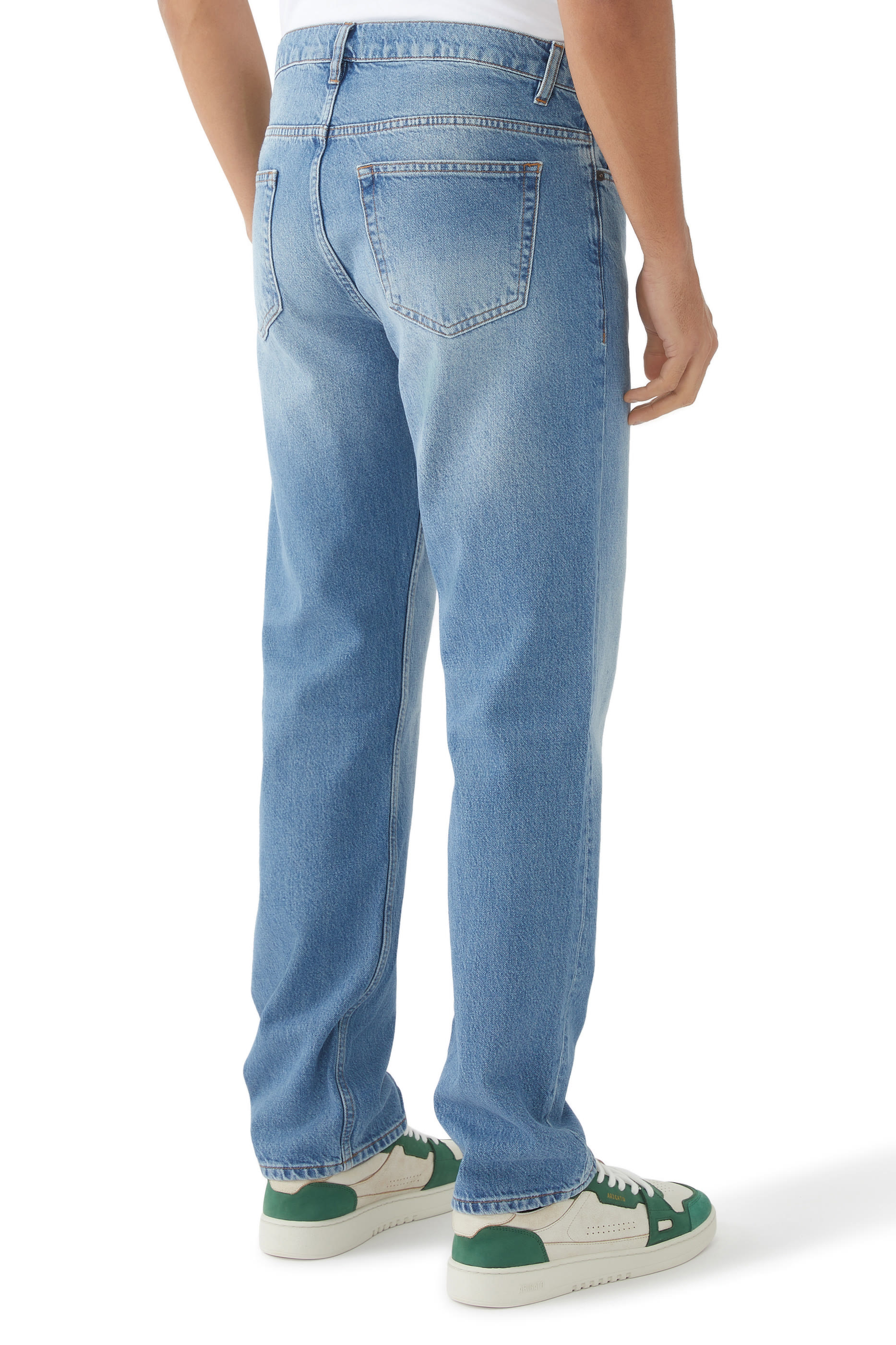 بنطال جينز بقصة ساق مستقيمة