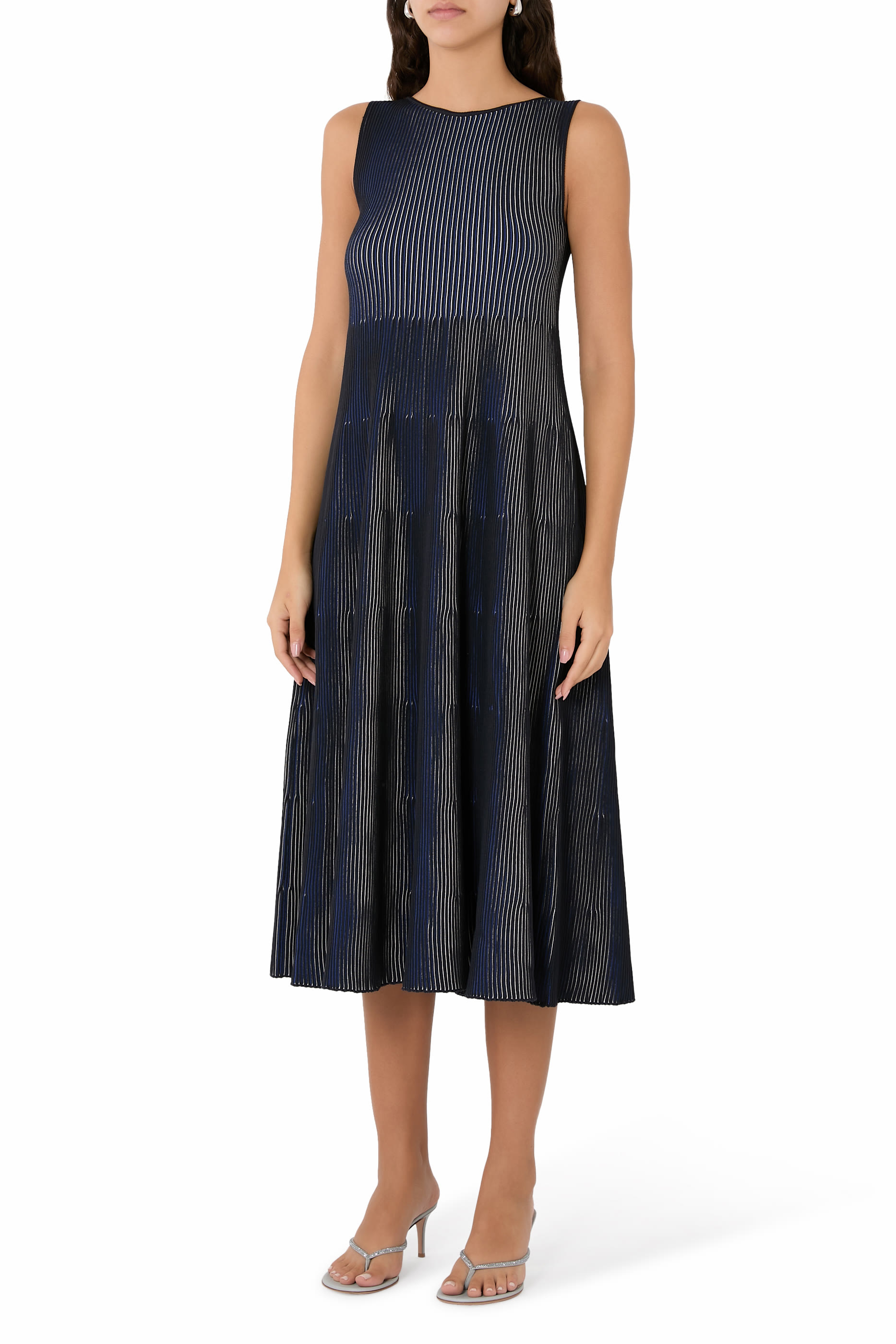 فستان بلا أكمام