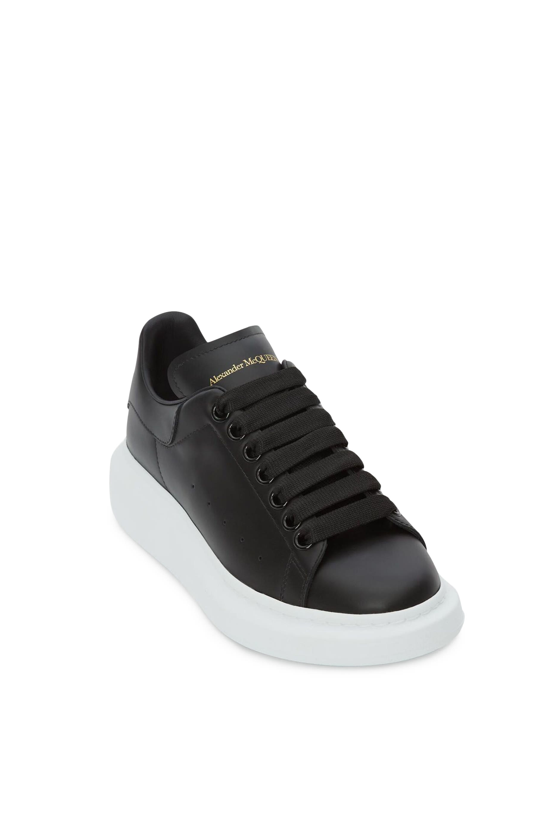 سنيكرز بنعل سميك