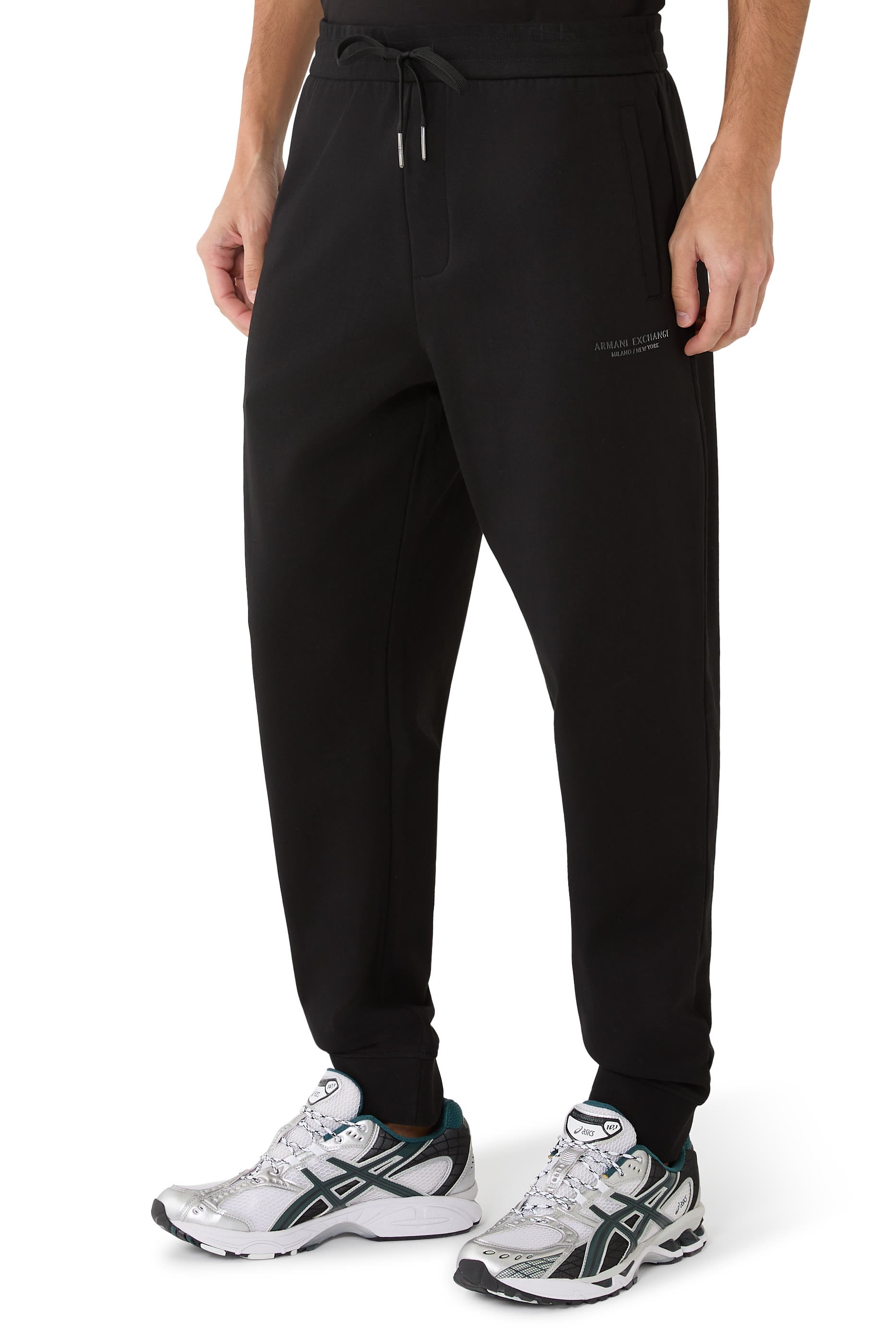 بنطال رياضي بشعار الماركة بلون مماثل