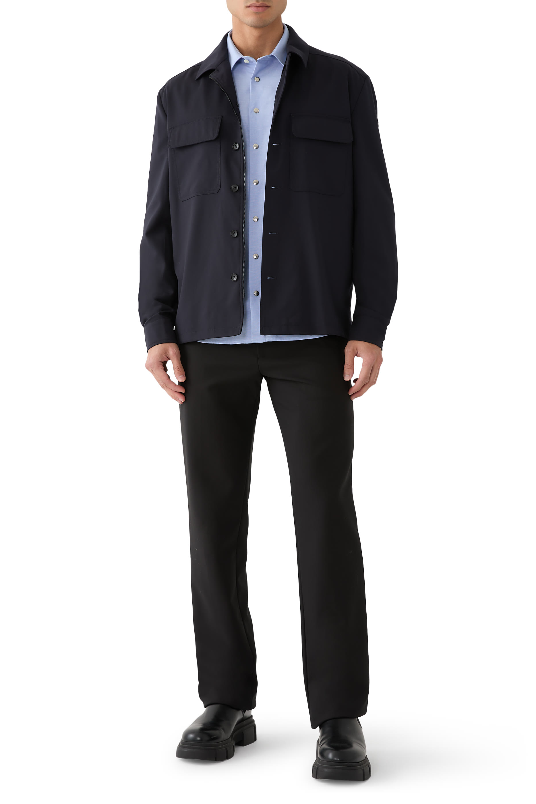 قميص بأكمام طويلة