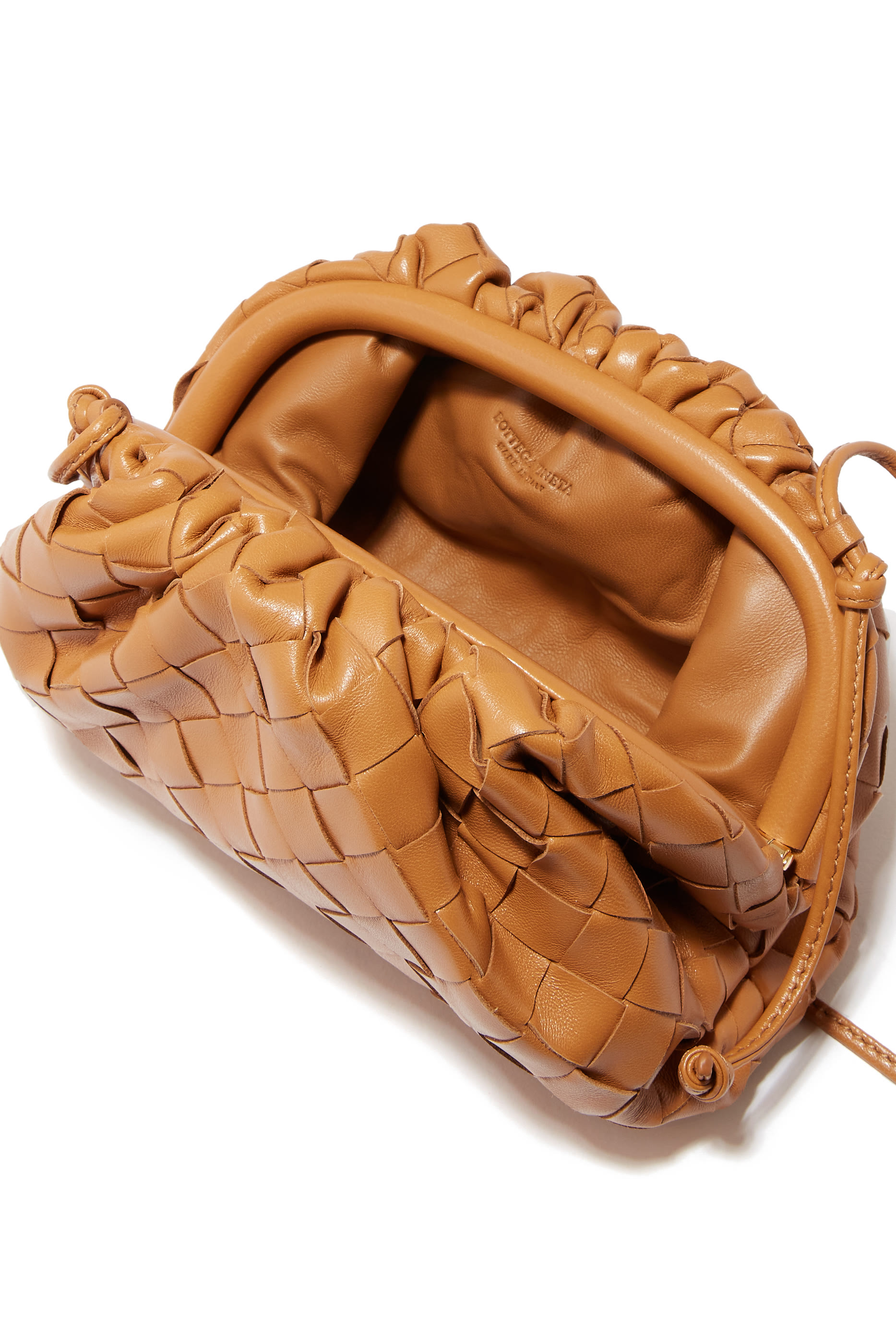 حقيبة صغيرة