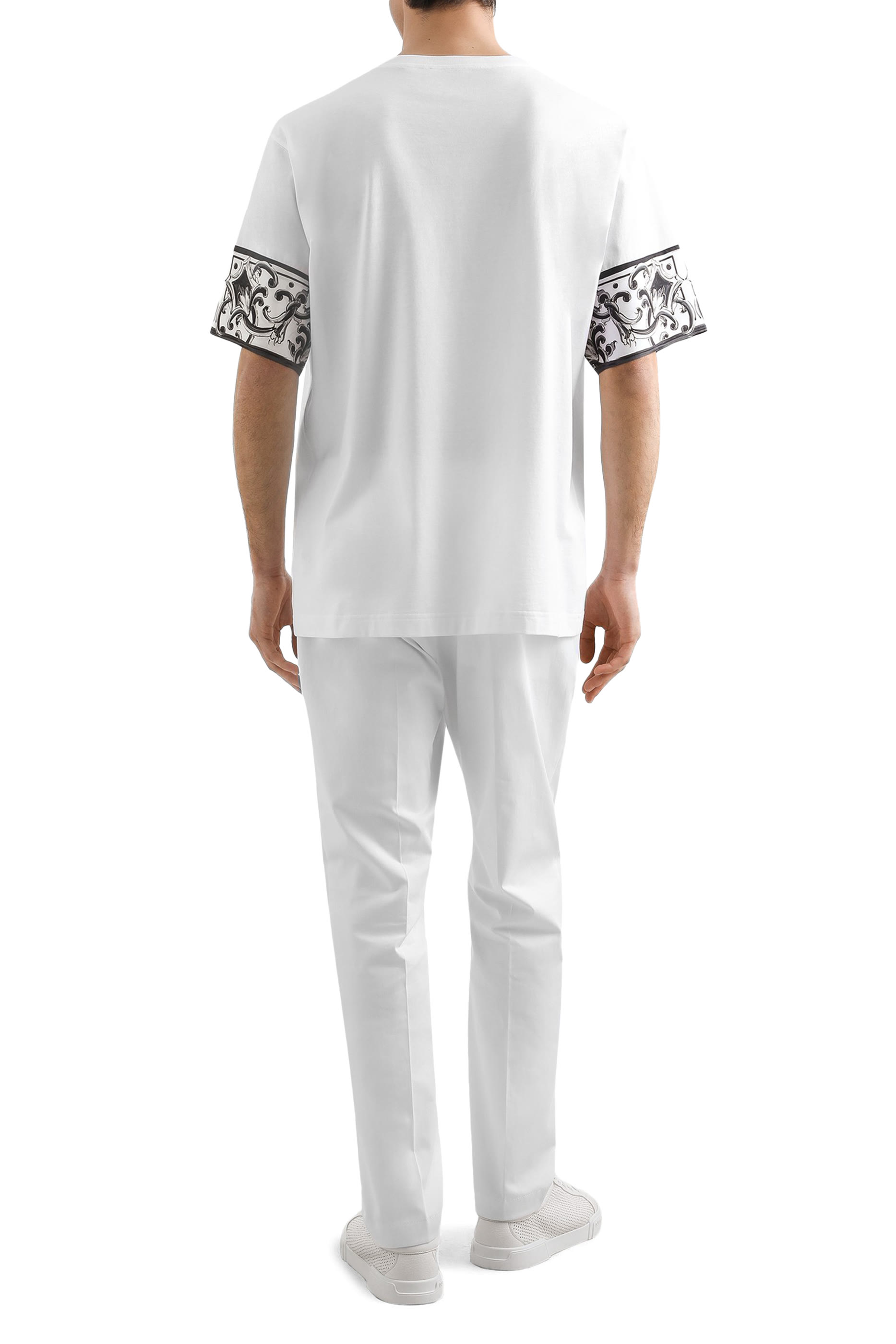 تيشيرت بأكمام قصيرة بطبعة مايولكا