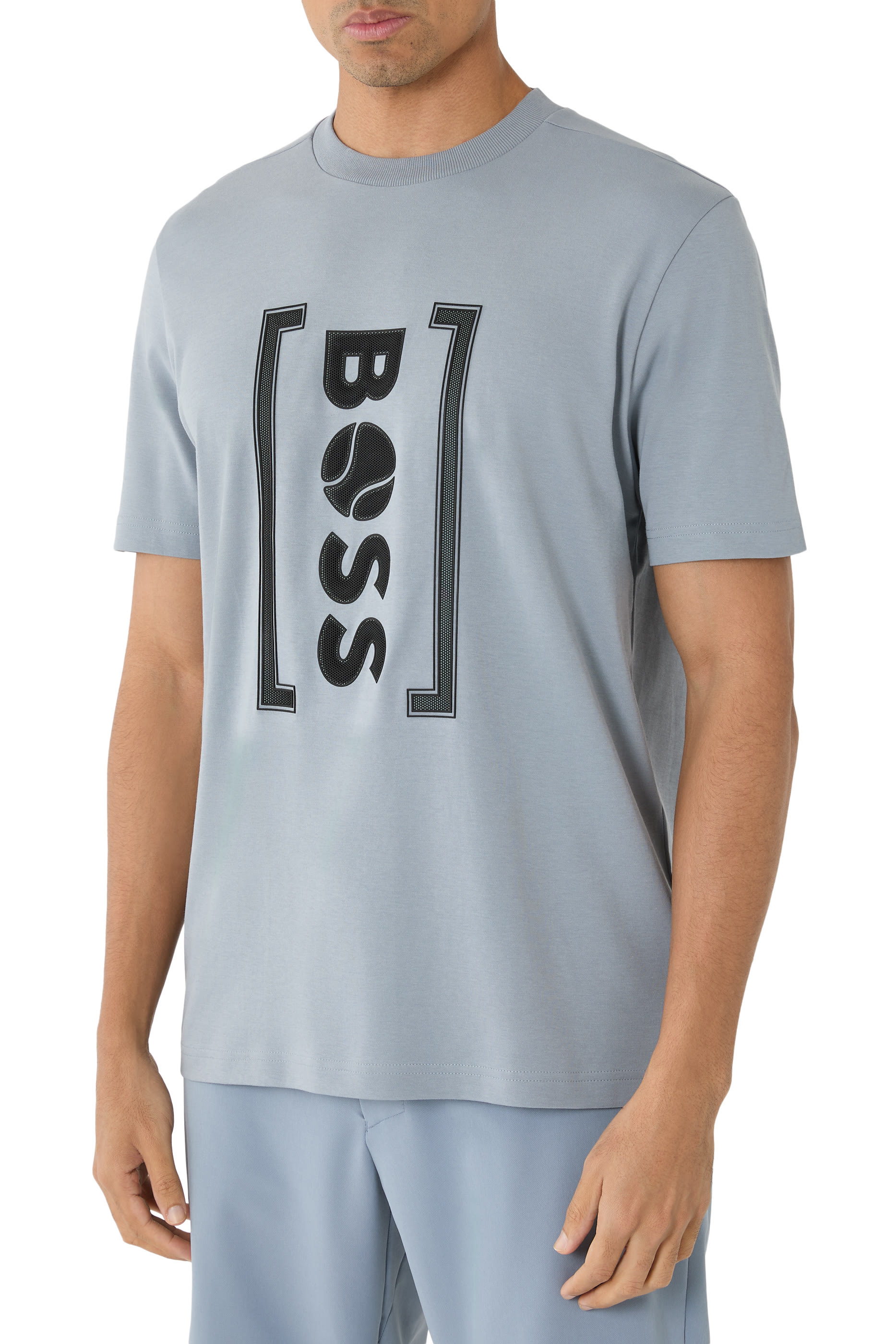 تيشيرت بقصة مريحة بطبعة شبكية مستوحاة من رياضة التنس