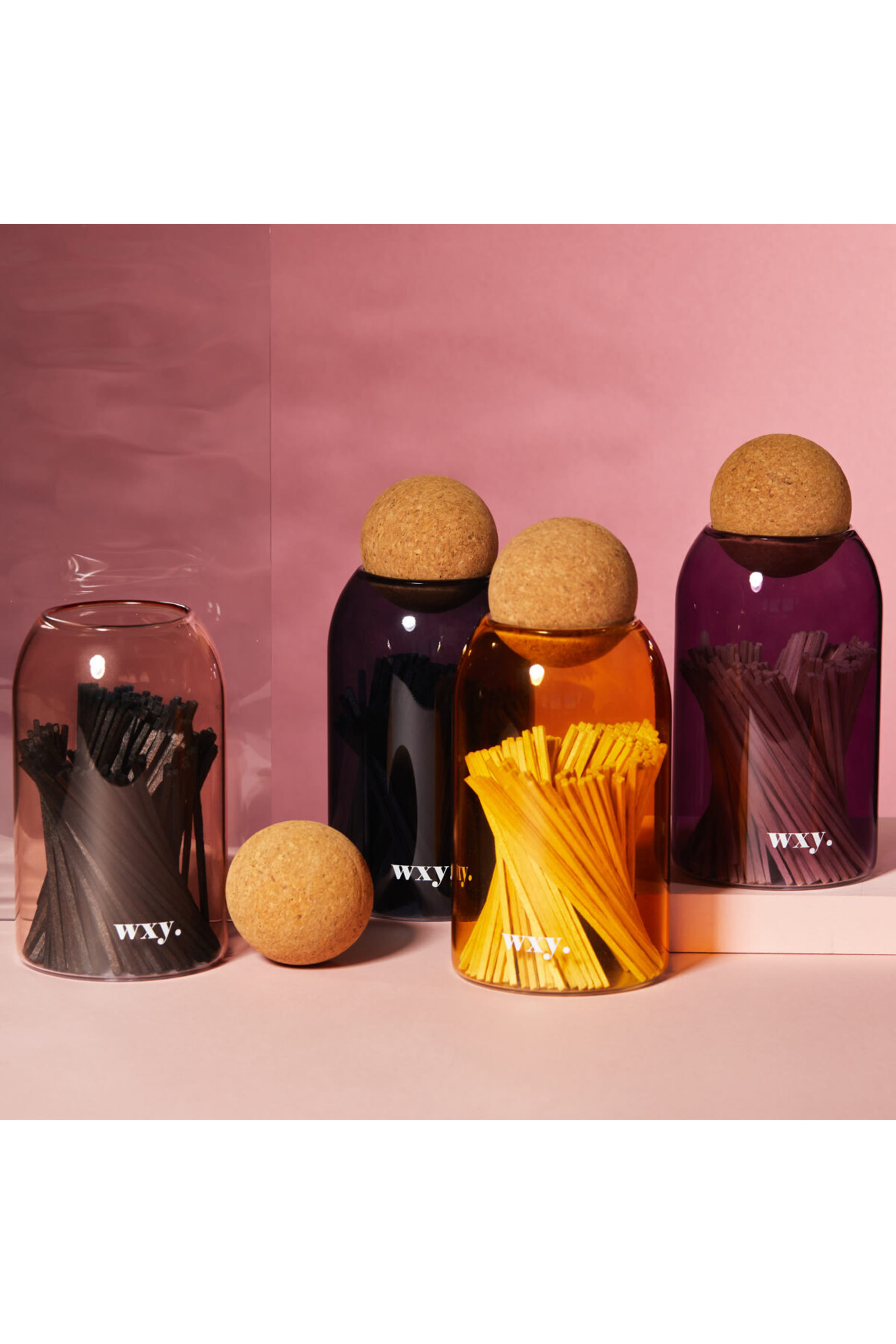 برطمان أعواد ثقاب بسدادة كروية فلين