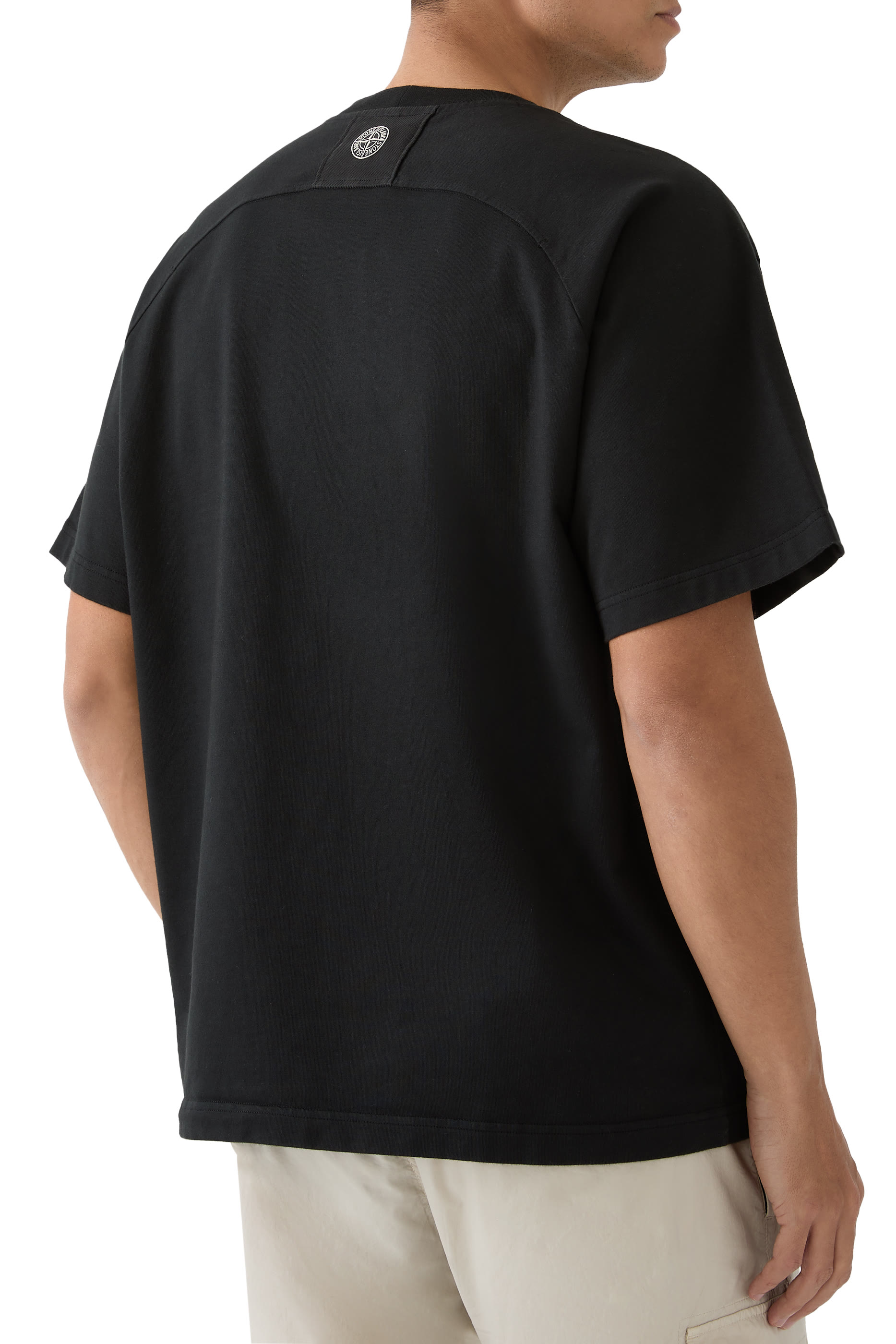 قميص بأكمام قصيرة