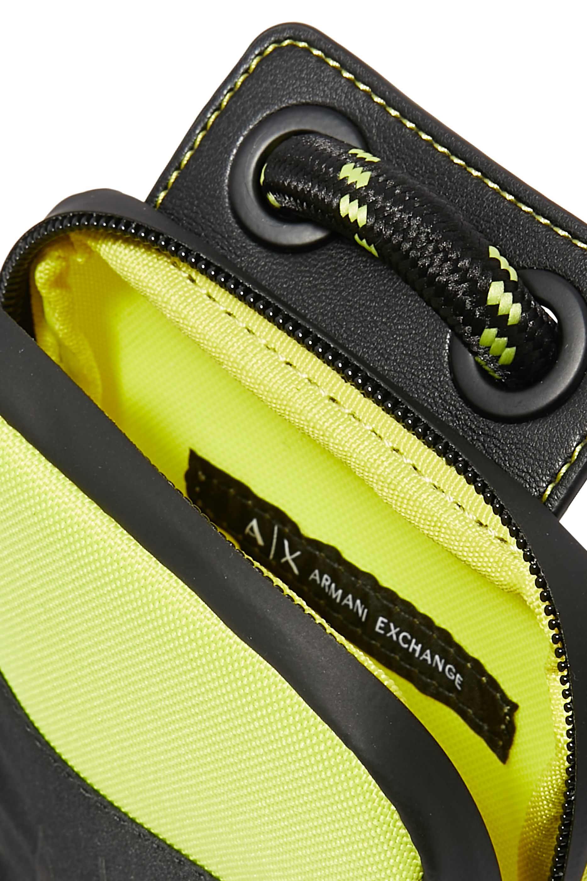 حافظة هاتف آيفون بشعار الماركة