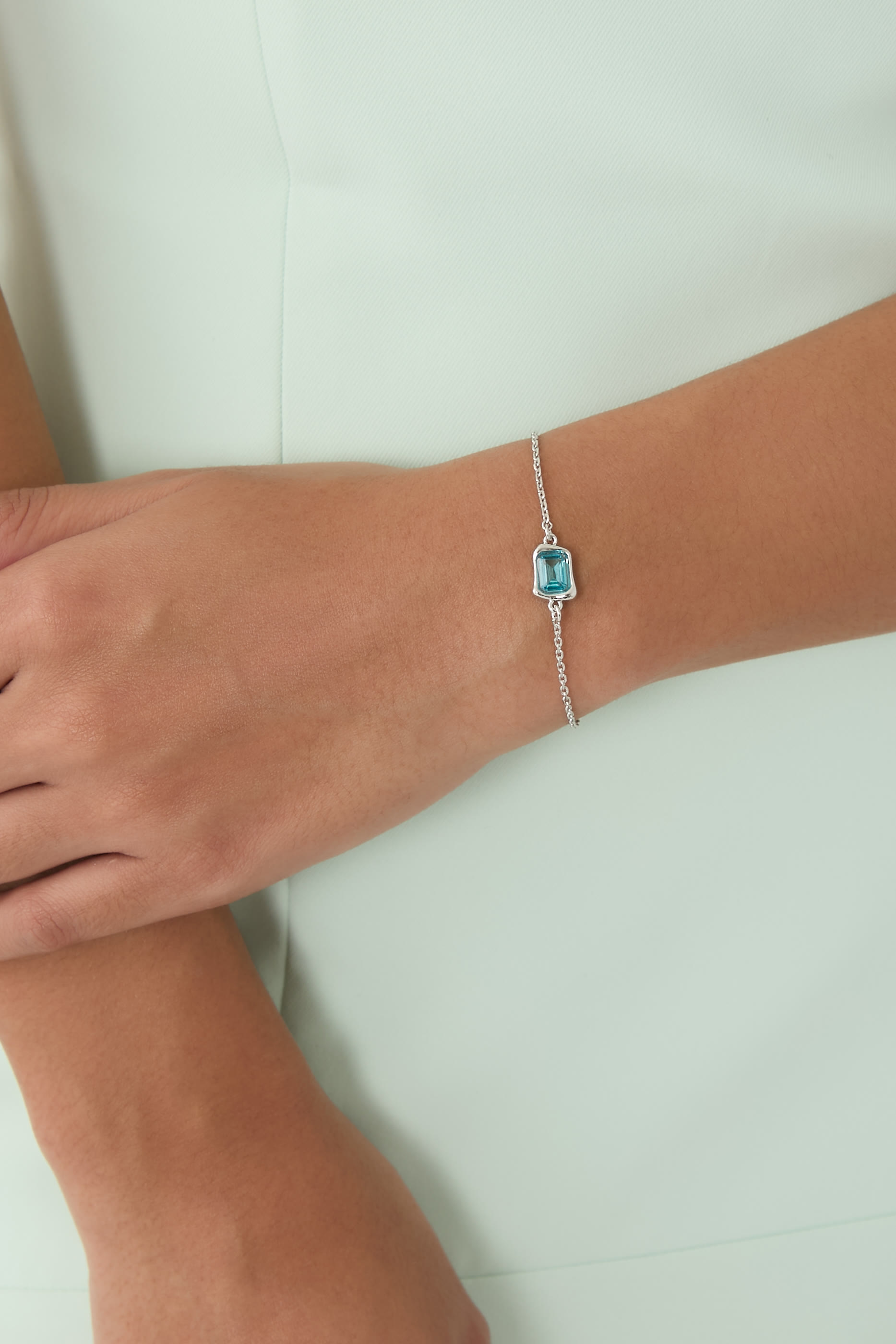 سوار سولتير مرصع بحجر زجاجي منصهر