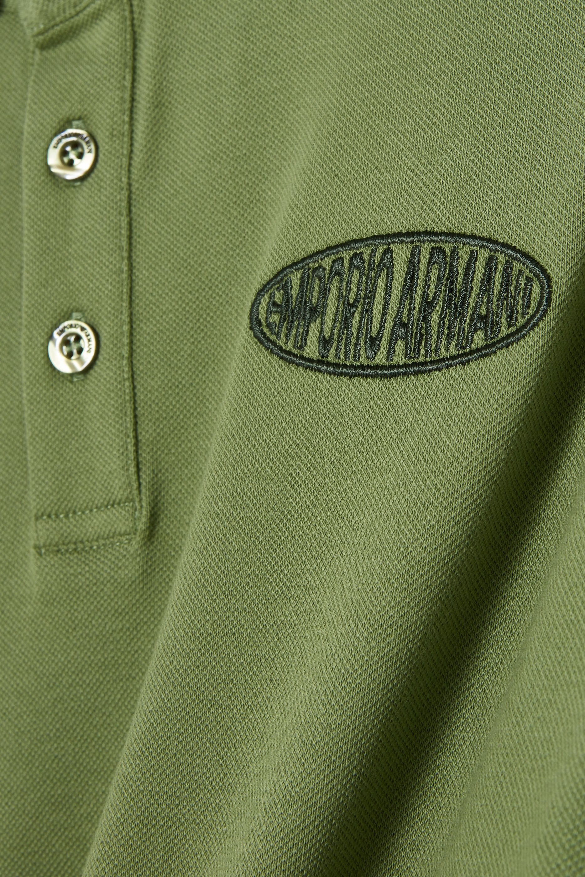 قميص بولو بشعار الماركة للاطفال