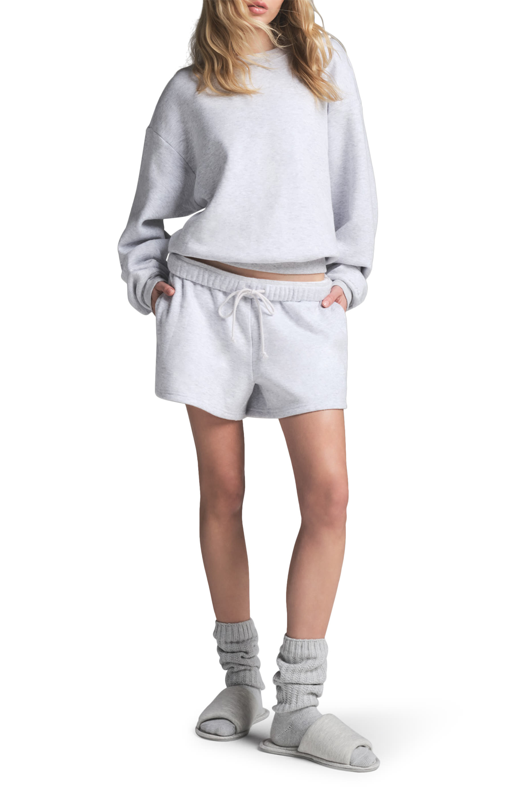 سويت شيرت كلاسيكي بياقة ضيقة صوف وقطن