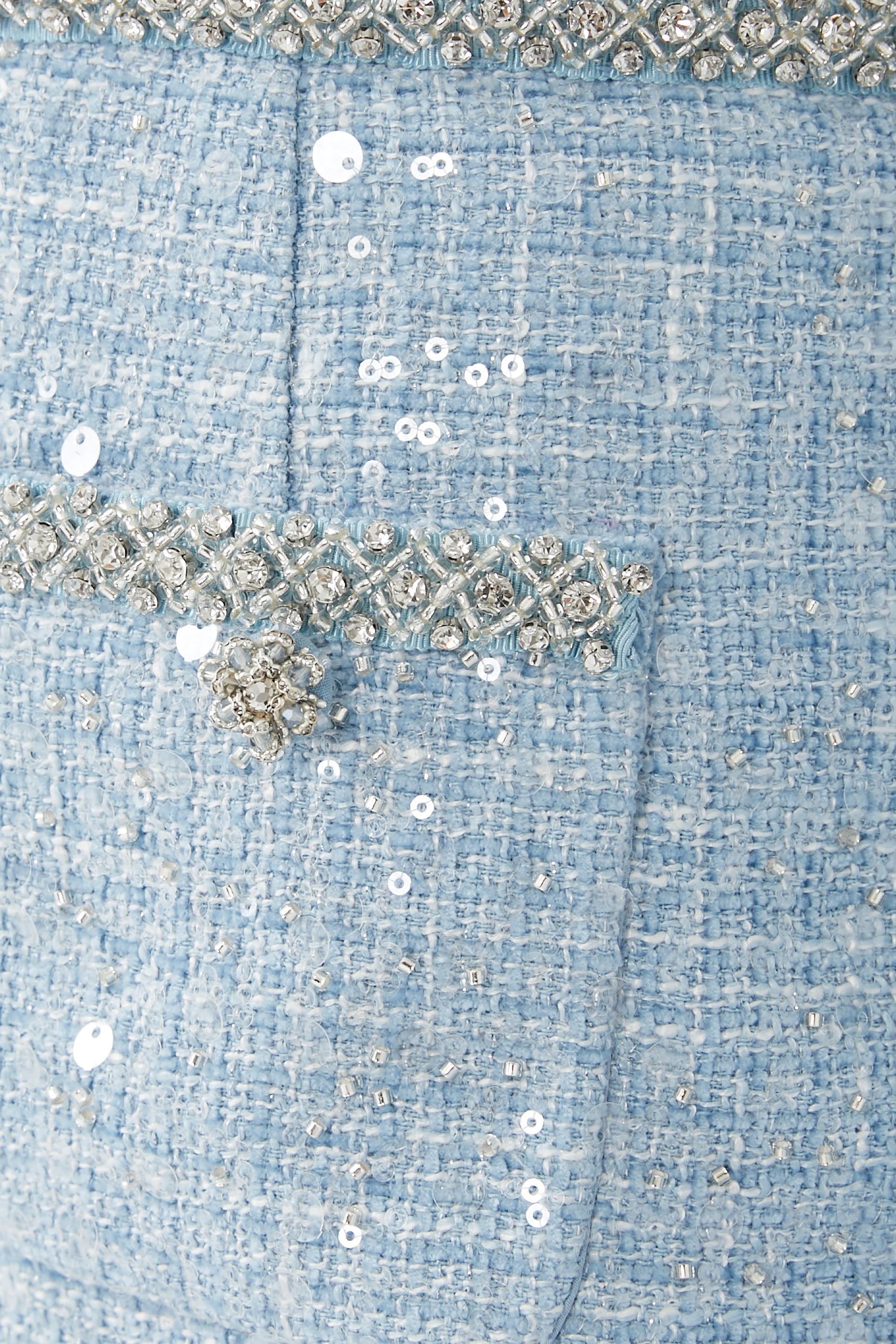 تنورة متوسطة الطول بوكليه مطرز بالترتر