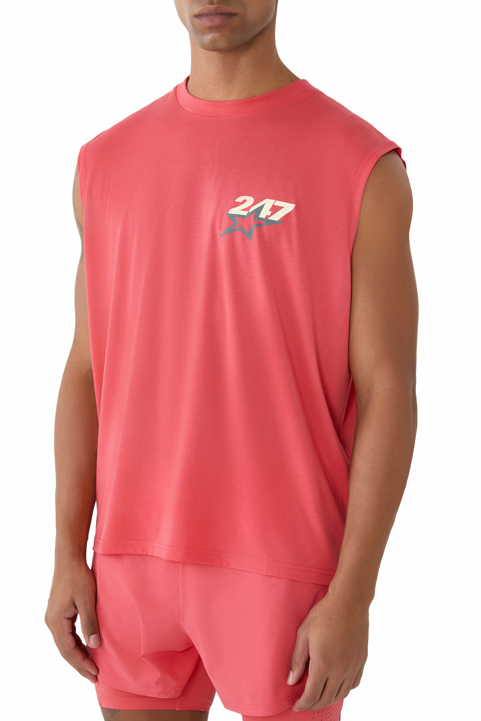 بلوزة بلا أكمام بنقشة تيم 247 ونجمة