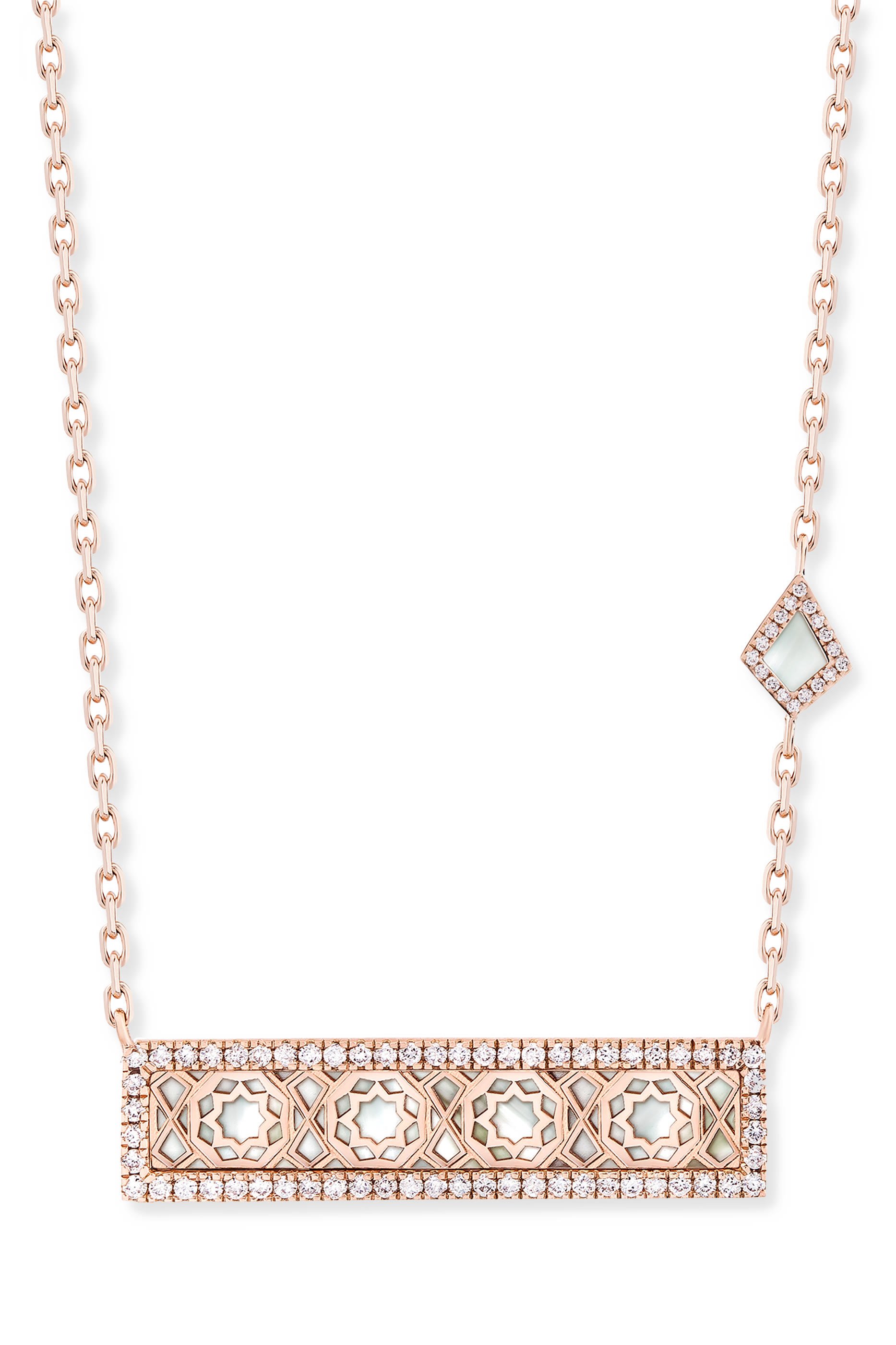 قلادة عود تراث مرصعة بعرق الؤلؤ والماس، ذهب وردي عيار 18