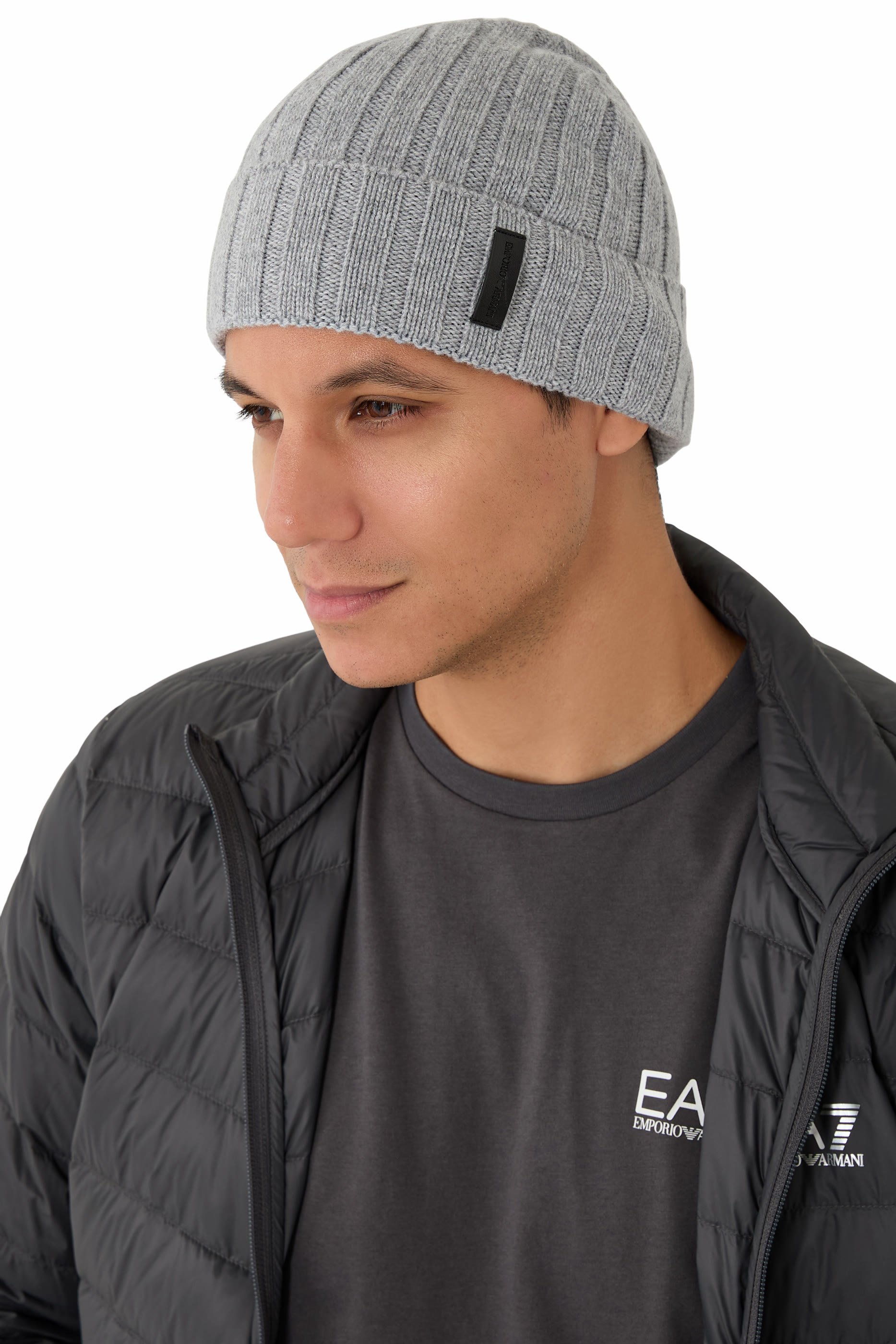 قبعة بيني بشعار الماركة قماش مضلع