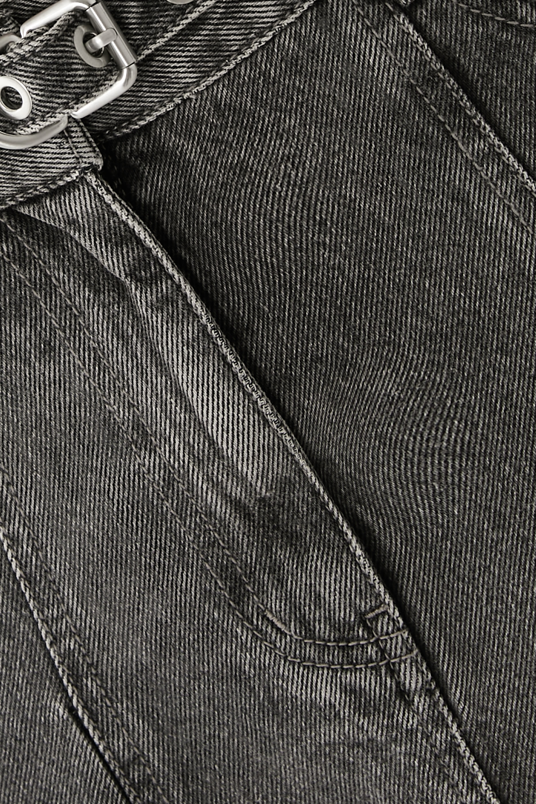 تنورة دنيم بحزام وحافة مكشكشة