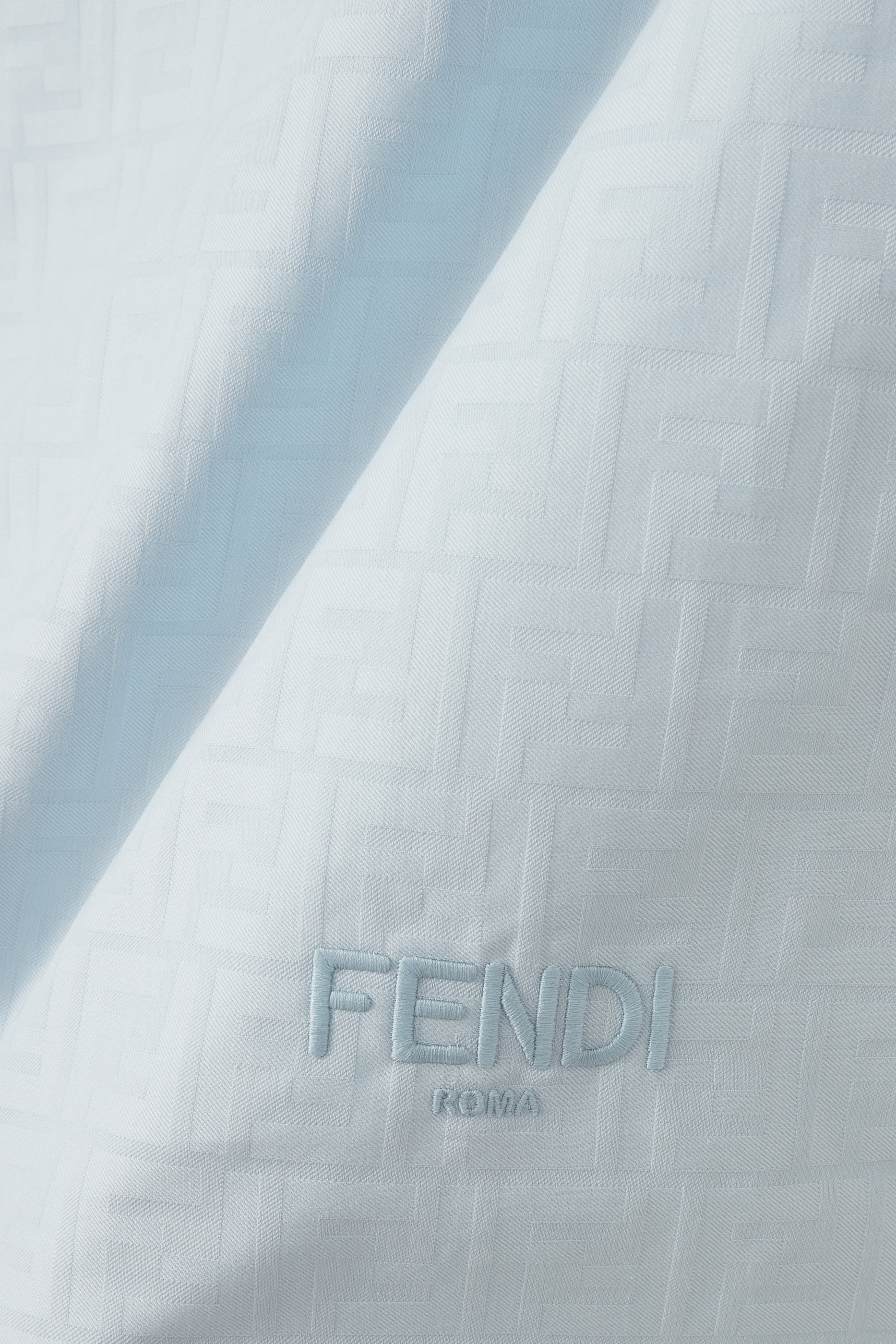 بطانية بشعار الماركة للأطفال