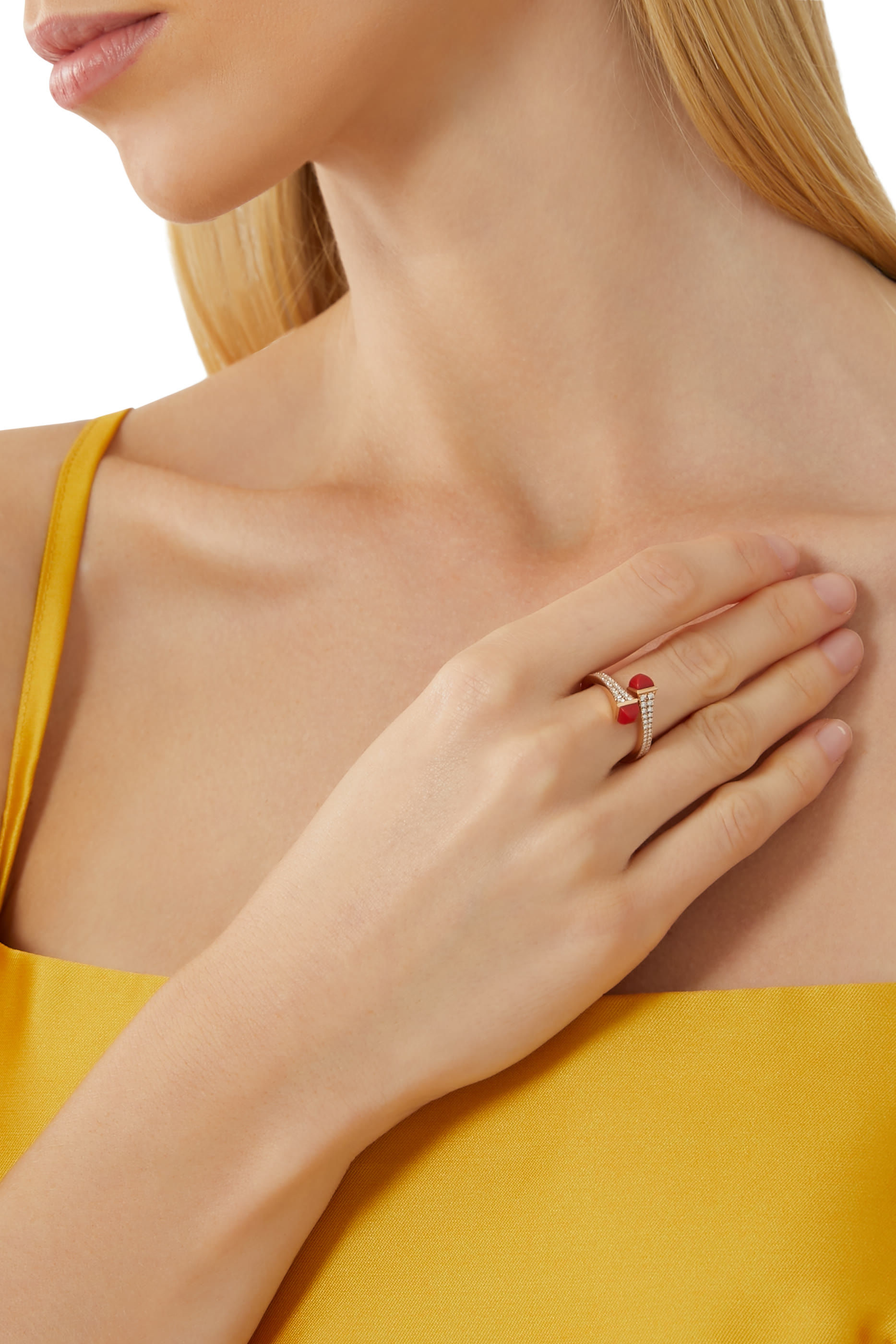 خاتم كليو رفيع مرصع بالماس والمرجان الأحمر ذهب وردي عيار 18