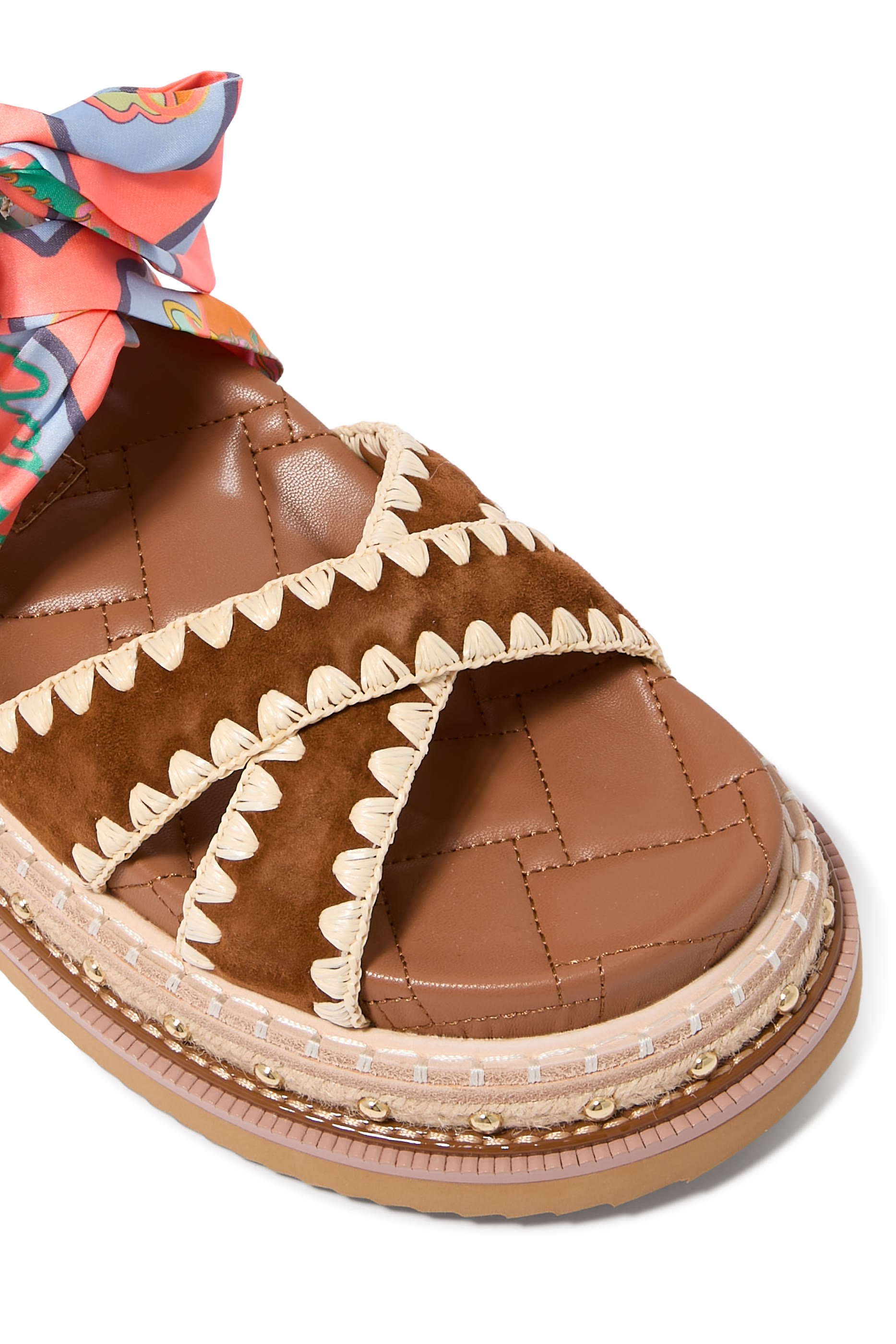 صندل أورسون بسيور متقاطعة ونقشة وشاح