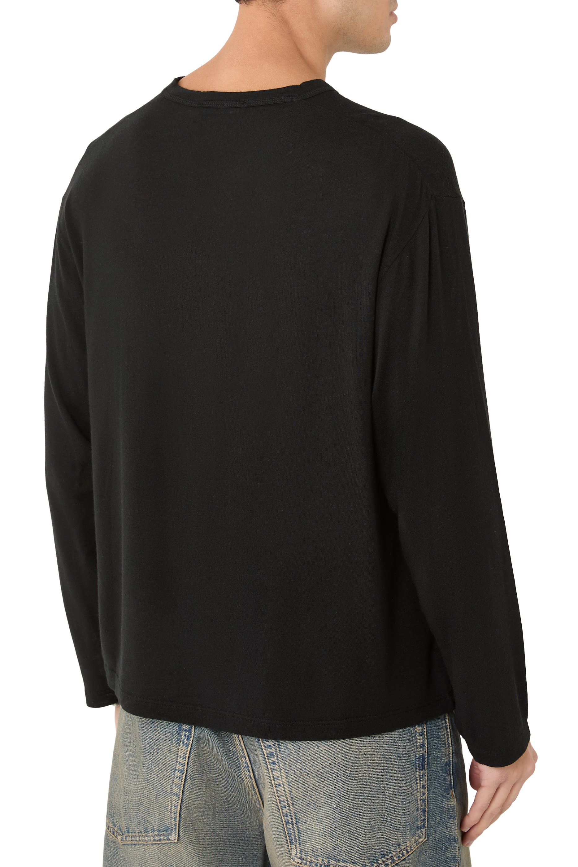 تيشيرت بأكمام طويلة شفاف بشعار الماركة صغير