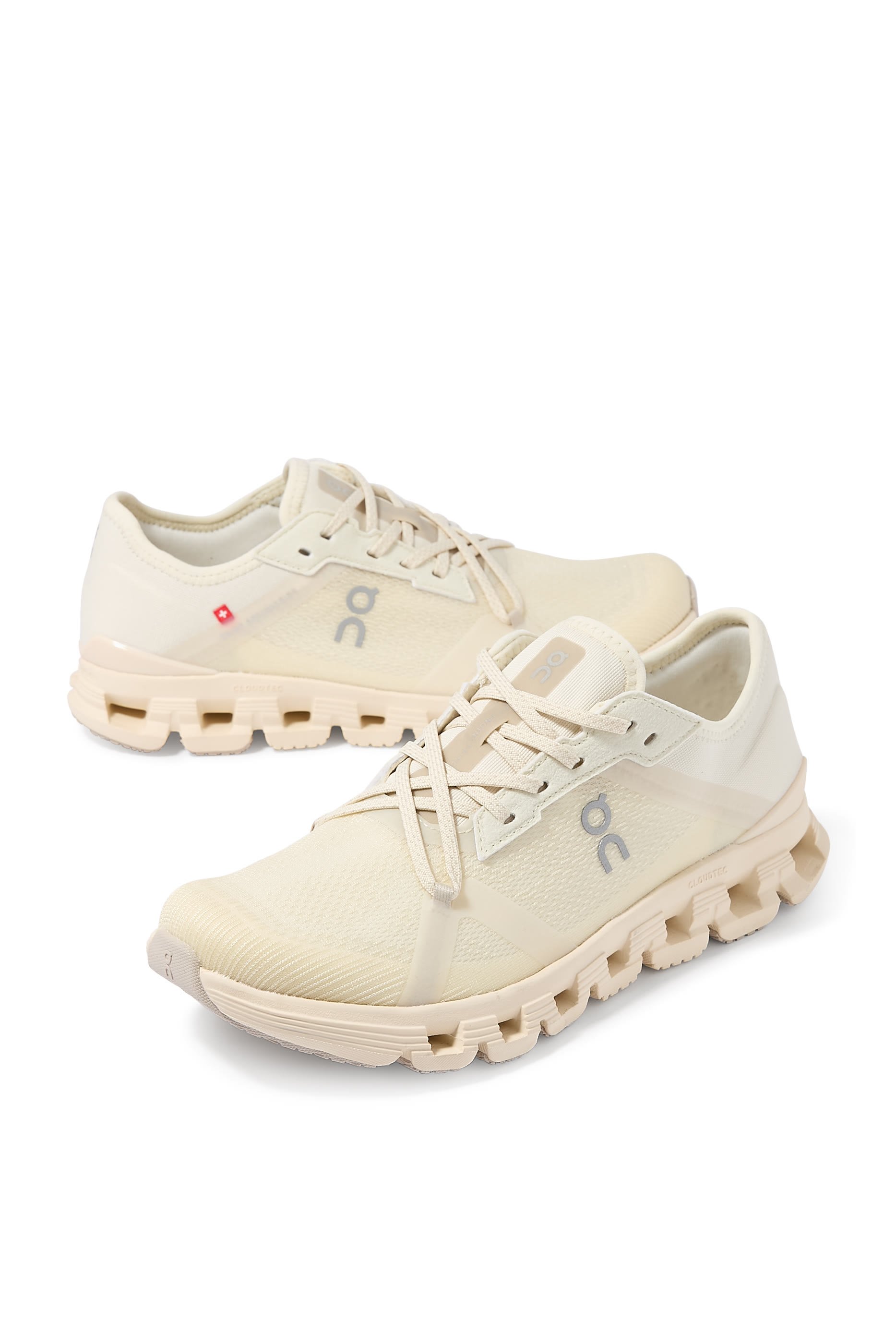 سنيكرز كلاود اكس 4 اي دي للنساء