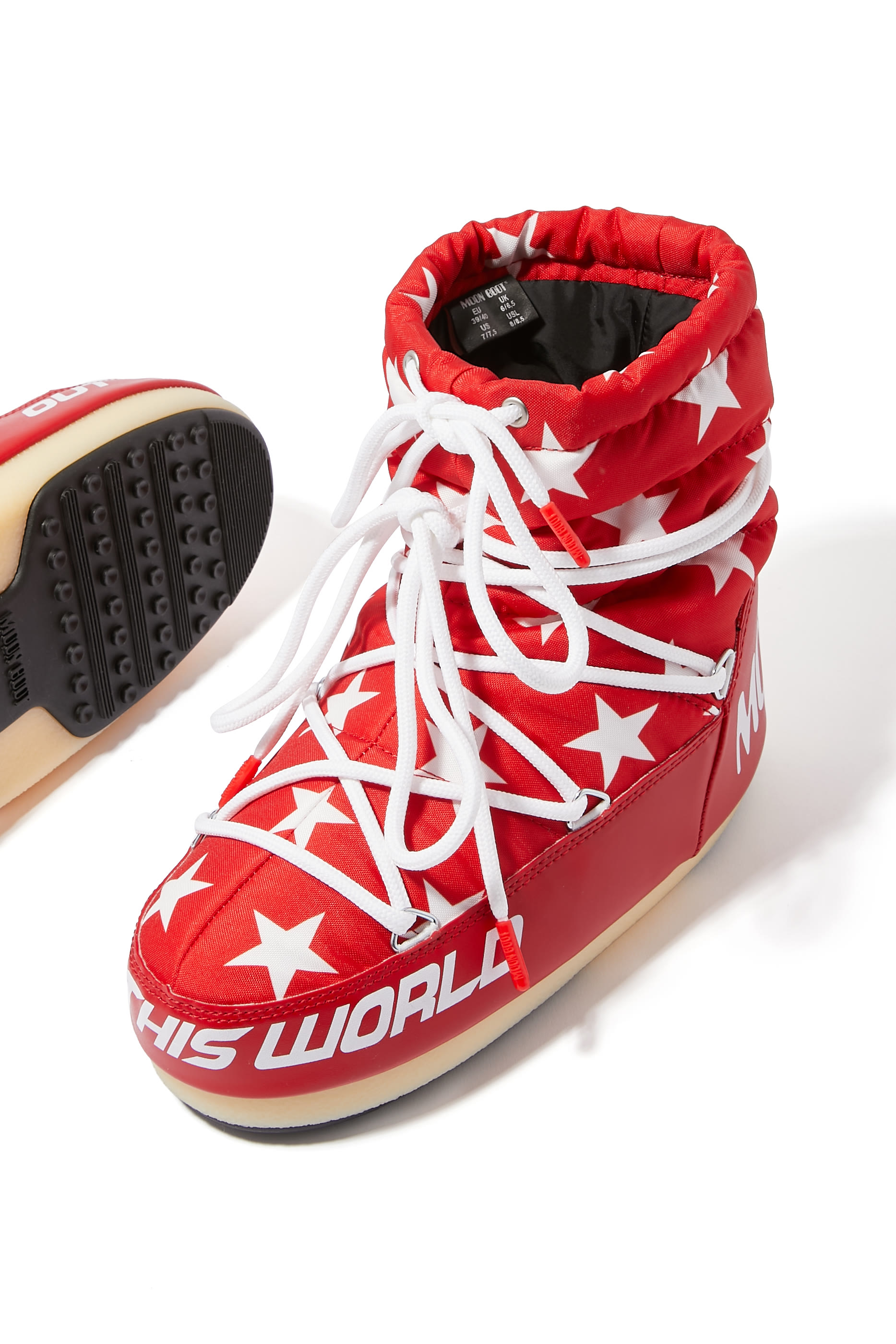 بوت بقصة منخفضة مزين بنجوم