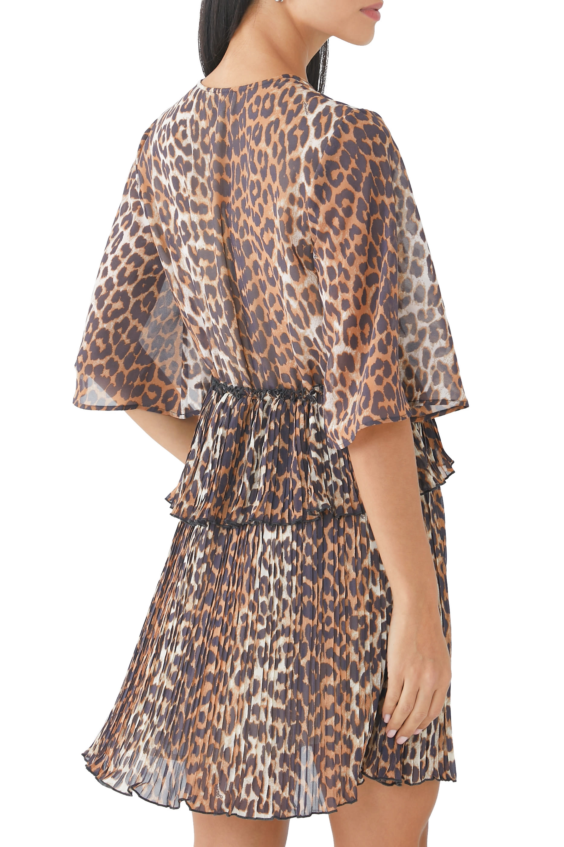 فستان قصير بياقة V وكشكش وطيات جورجيت