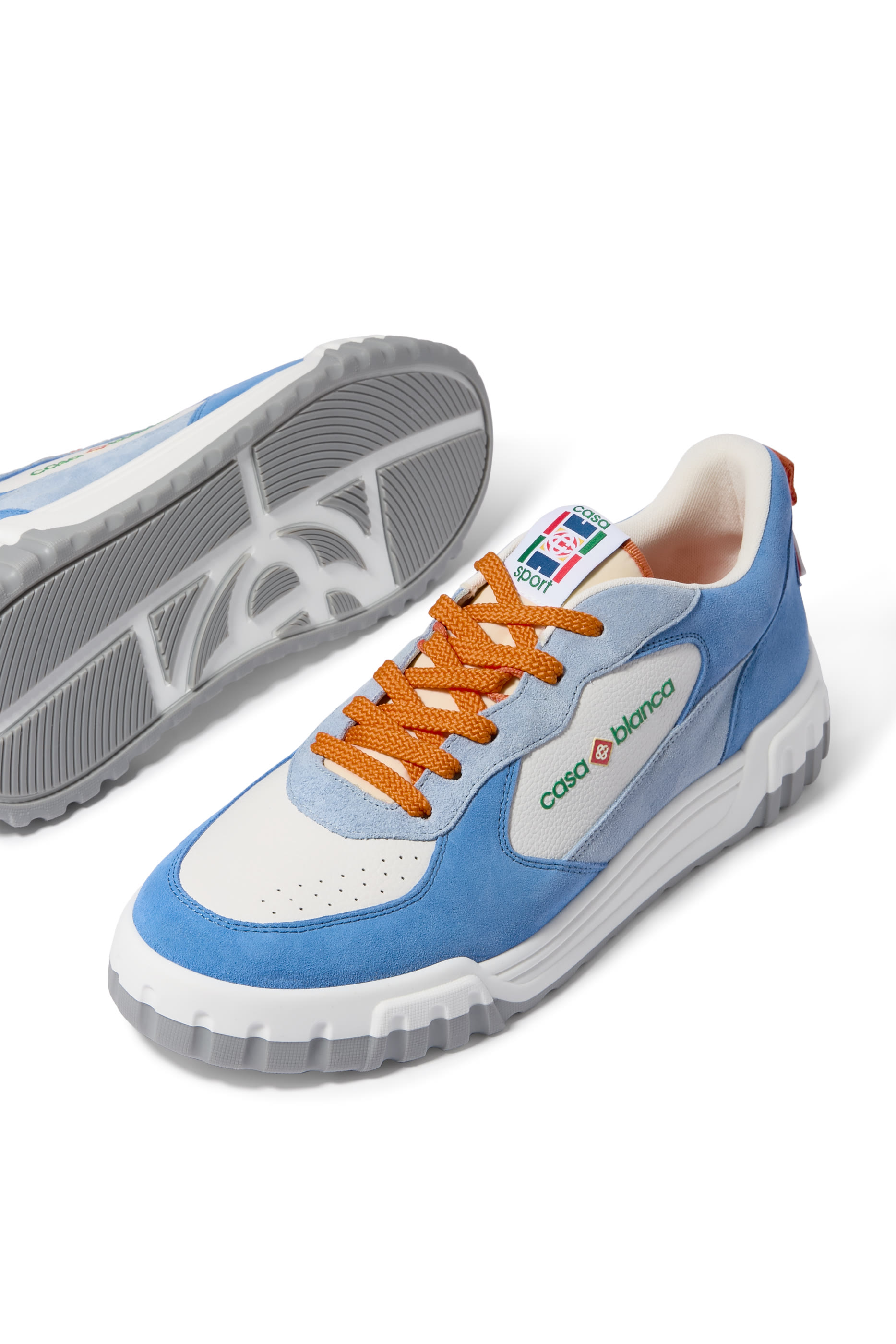 سنيكرز كورت