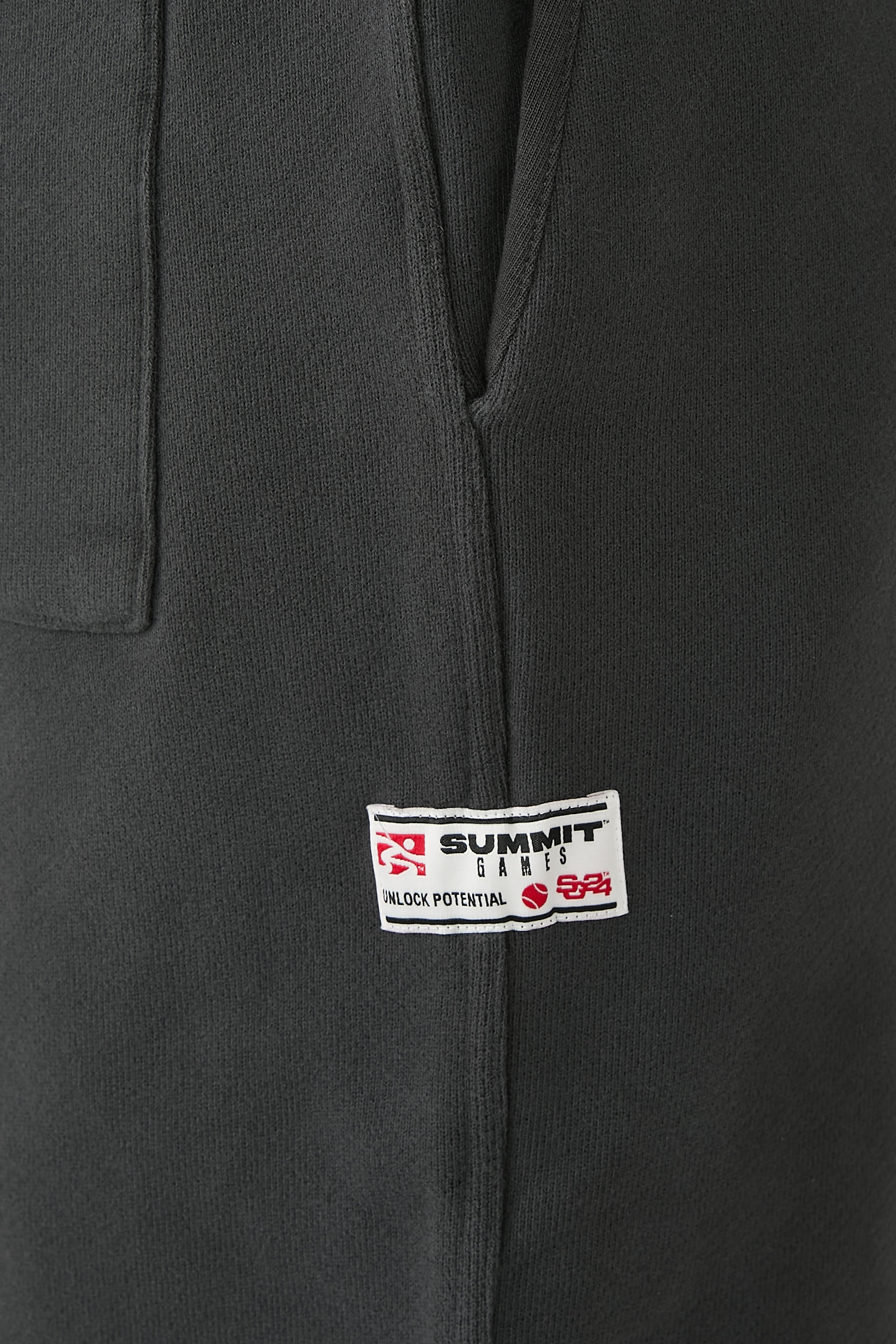 بنطال رياضي بقصة مستقيمة