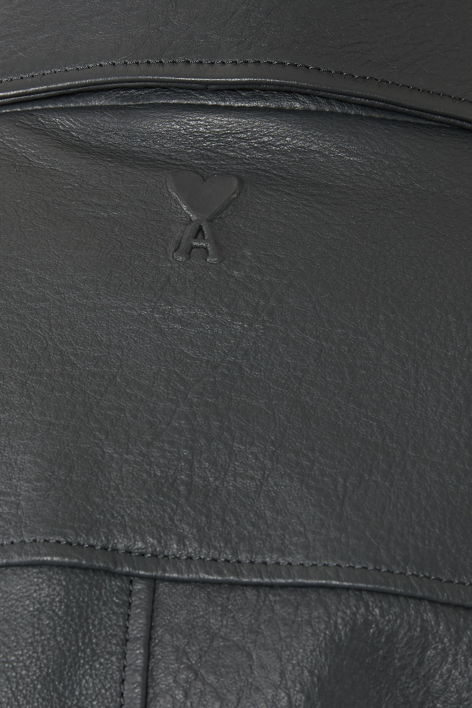 جاكيت بسحاب جلد