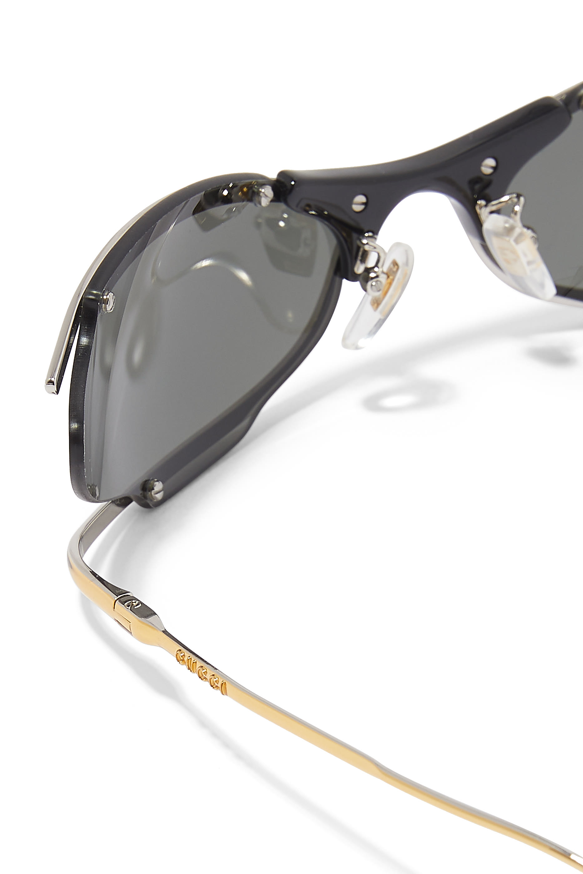 نظارة شمسية بإطار بيضاوي