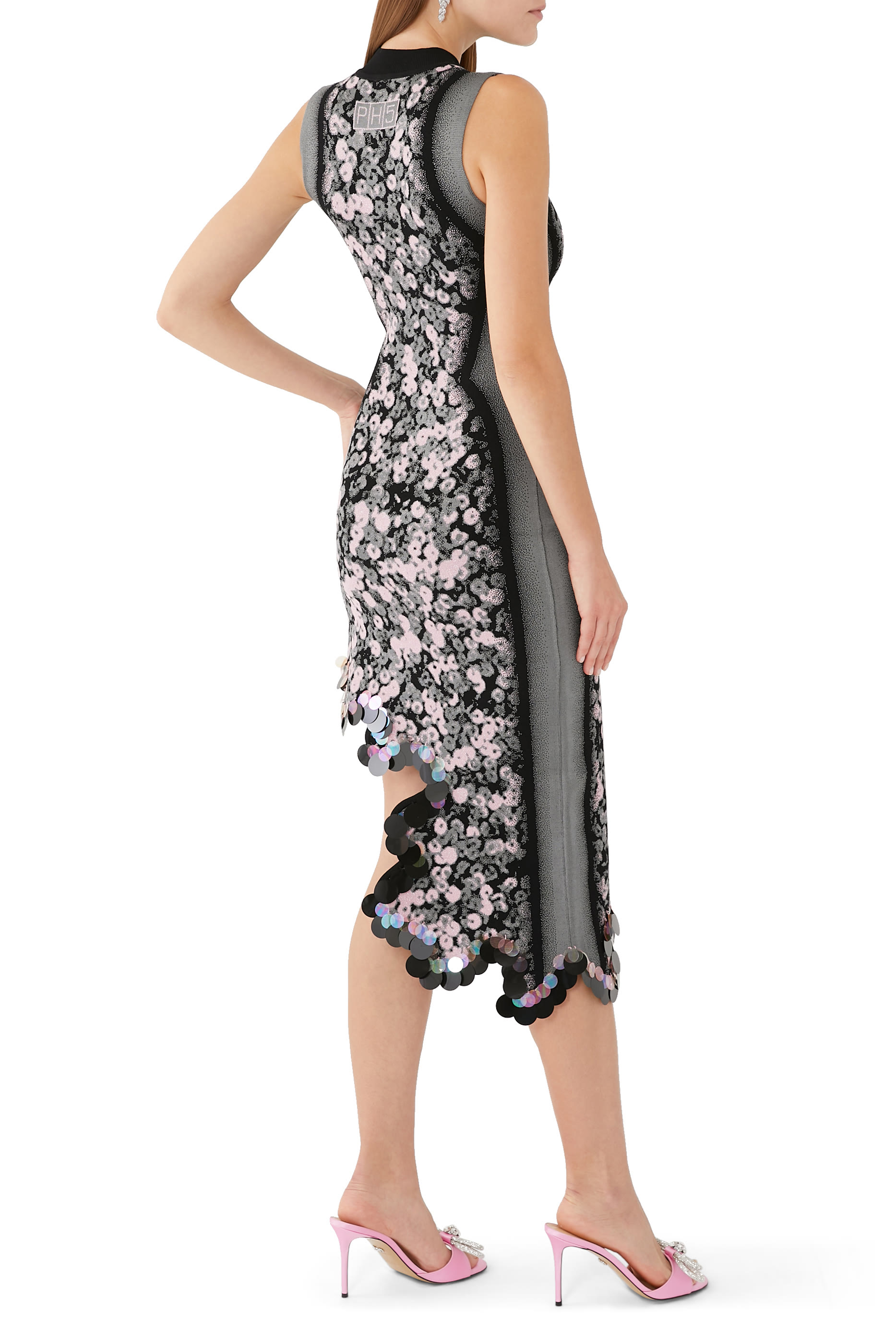 فستان آيريس بحافة مموجة مميزة مطرزة بالترتر