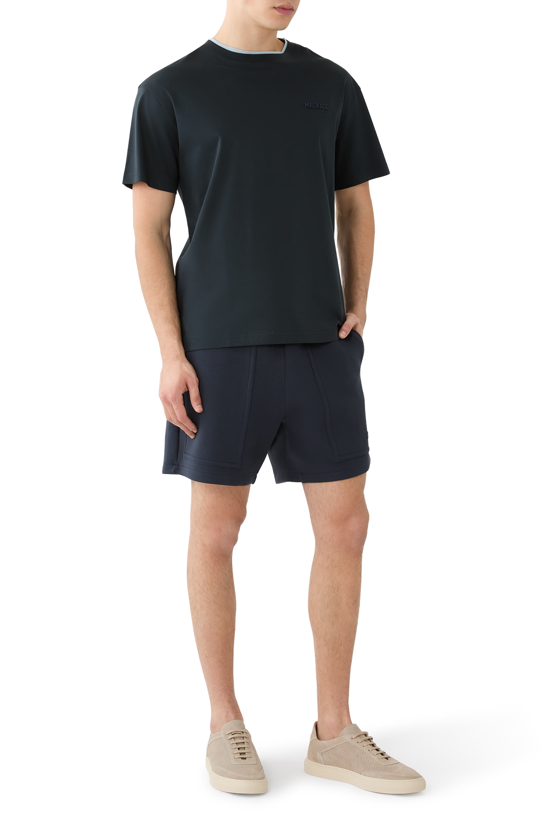 سنيكرز أتريوم