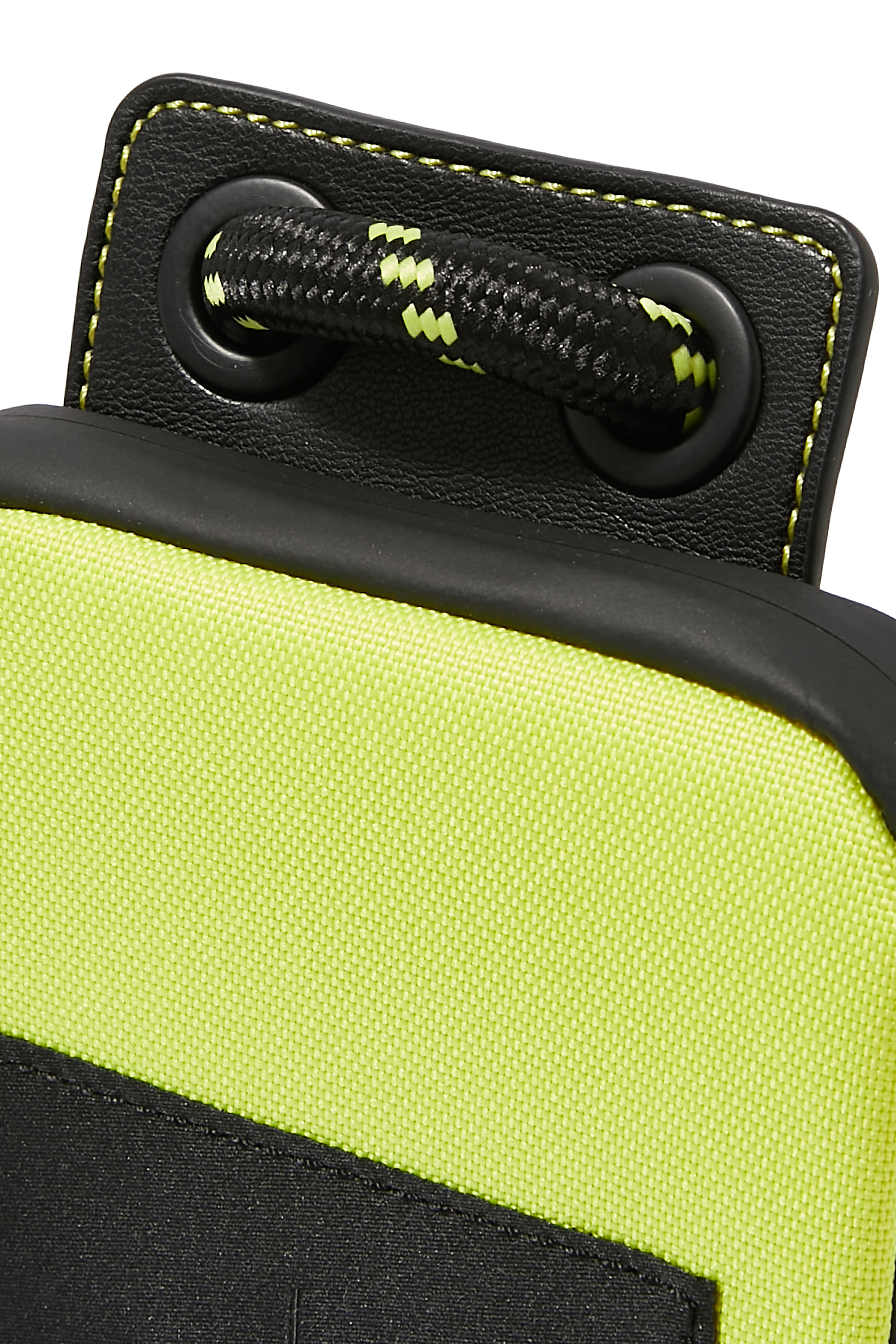 حافظة هاتف آيفون بشعار الماركة