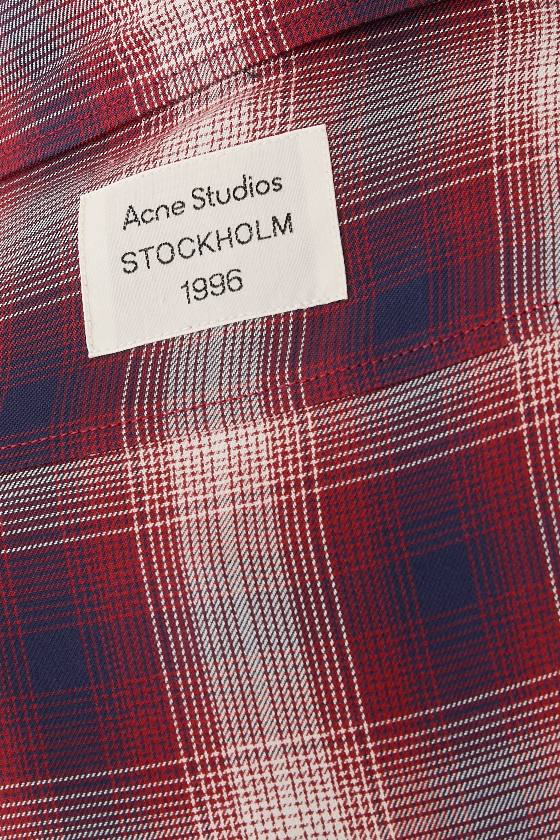 قميص بأزرار فلانيل