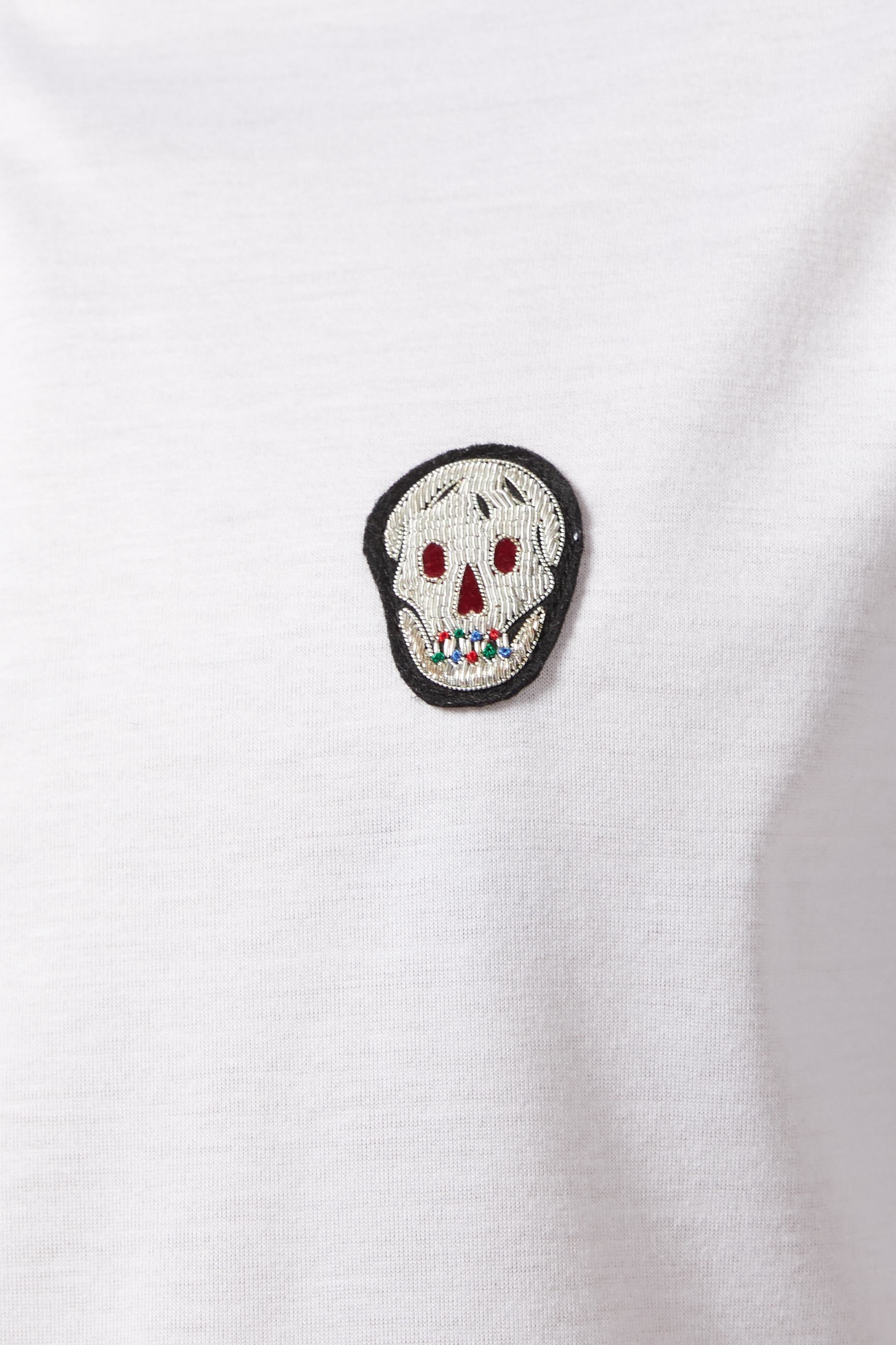 تي شيرت بولو مزين بحياكة