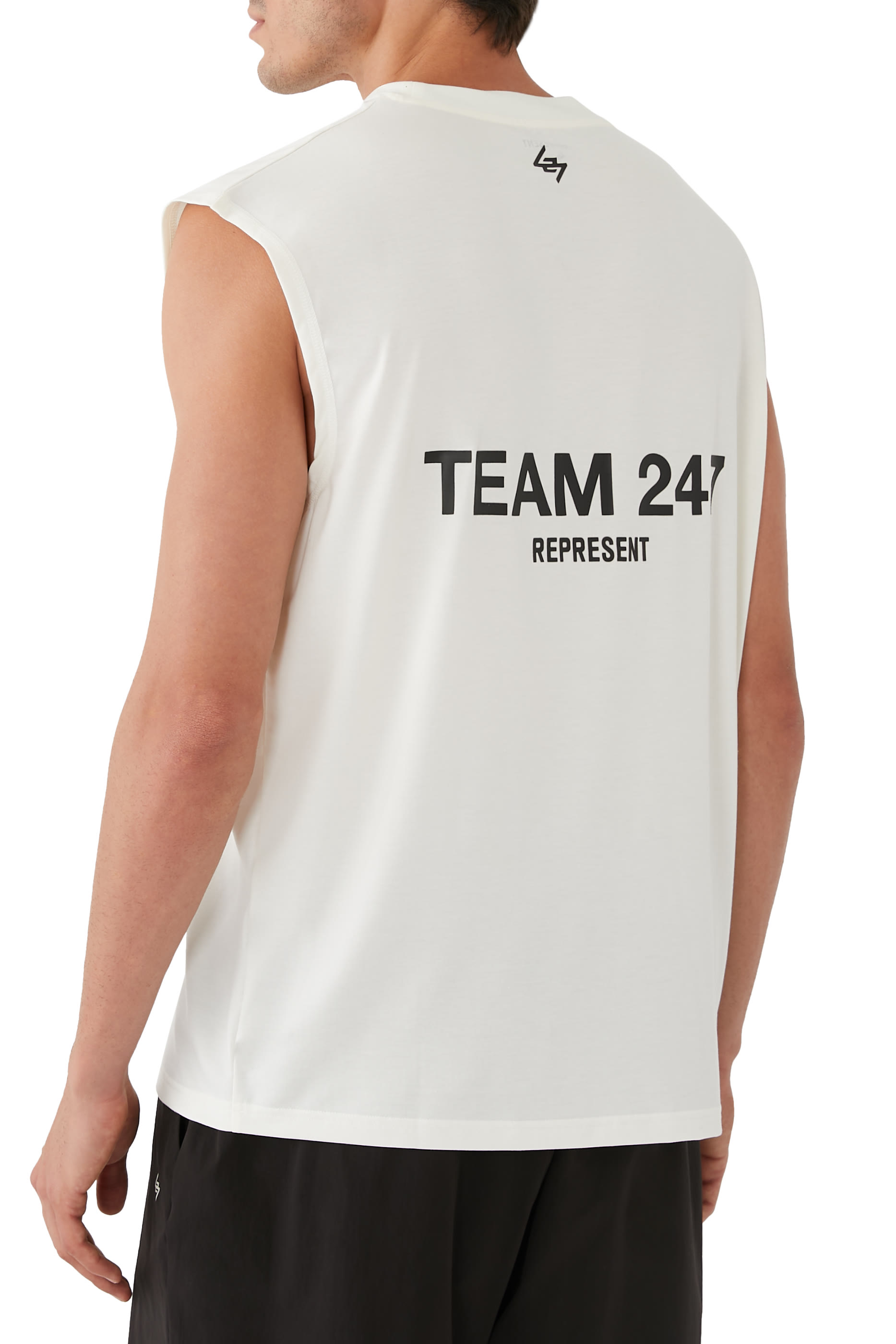 بلوزة تيم 247 بقصة فضفاضة بلا أكمام