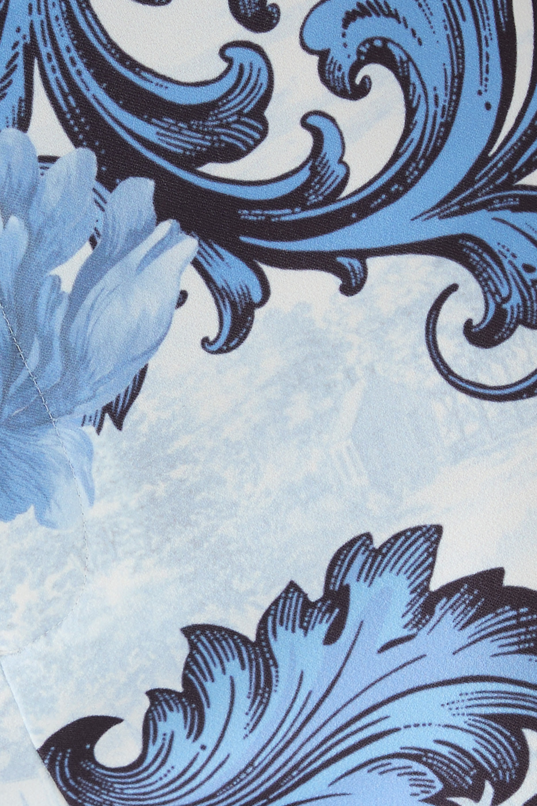 بنطال تيني بقصة ضيقة بحافة واسعة