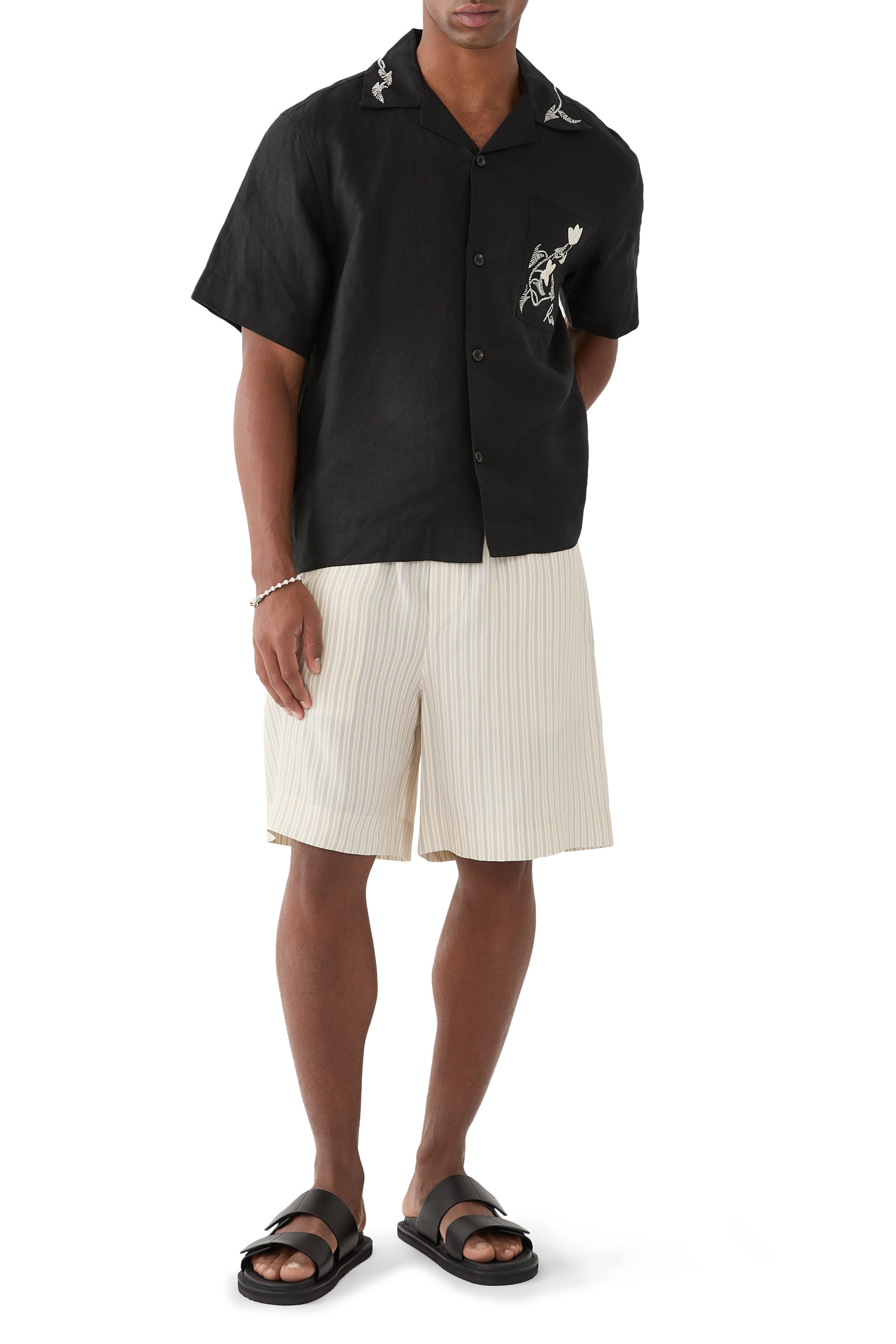 قميص بأكمام قصيرة مطرز يدويا