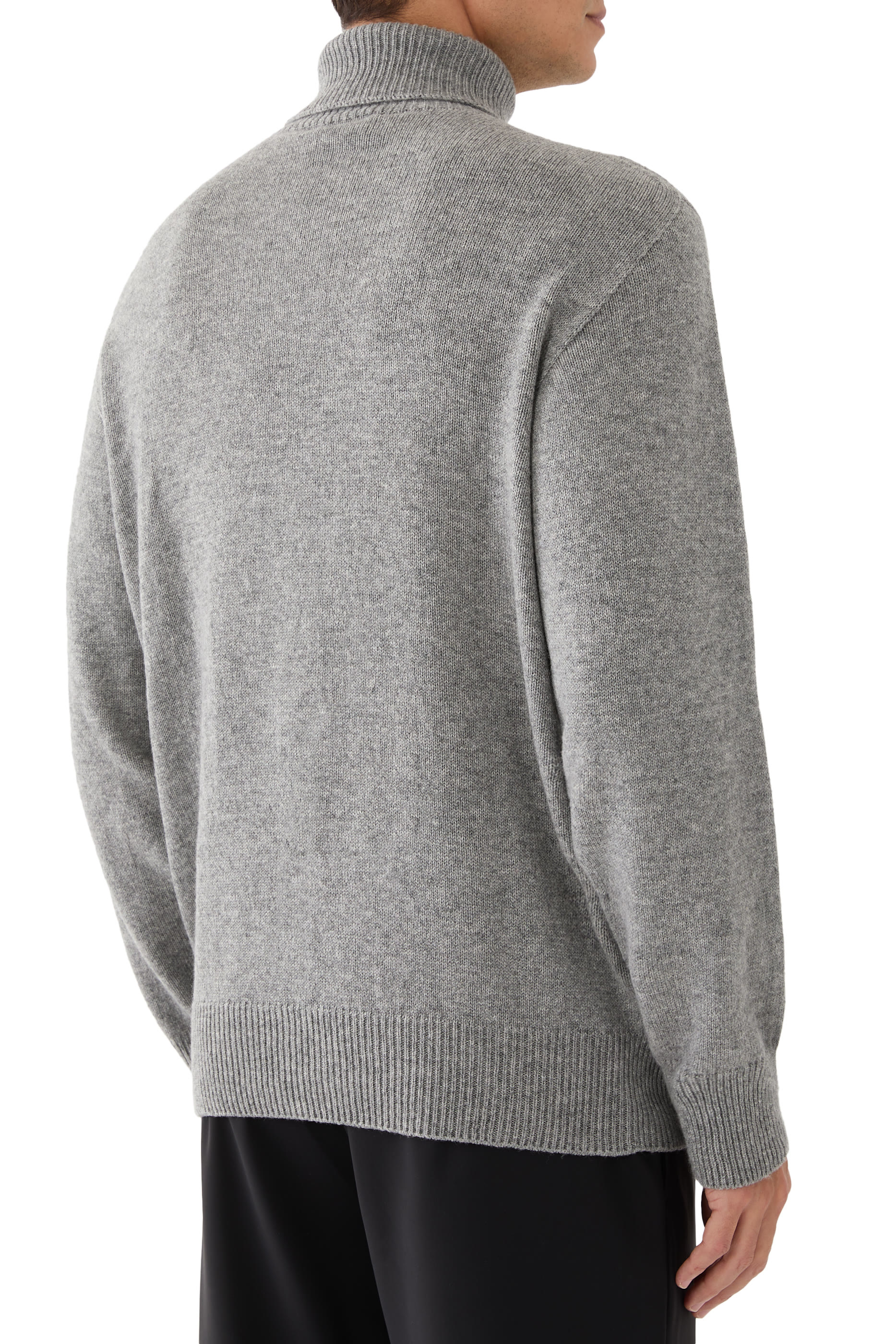 كنزة بياقة عالية