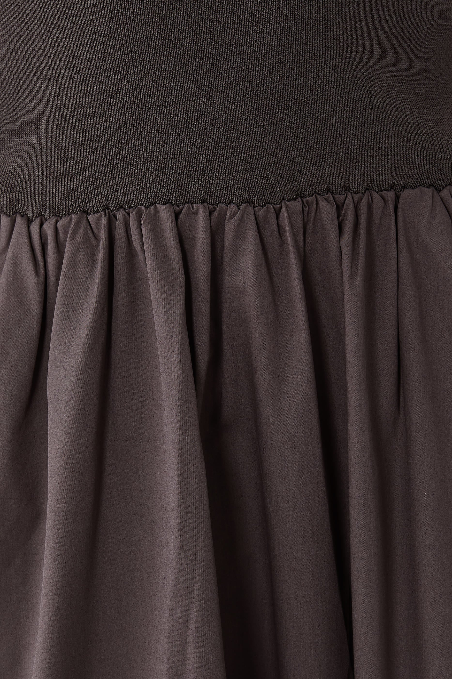 فستان برباط حول الرقبة مزين بكشكش