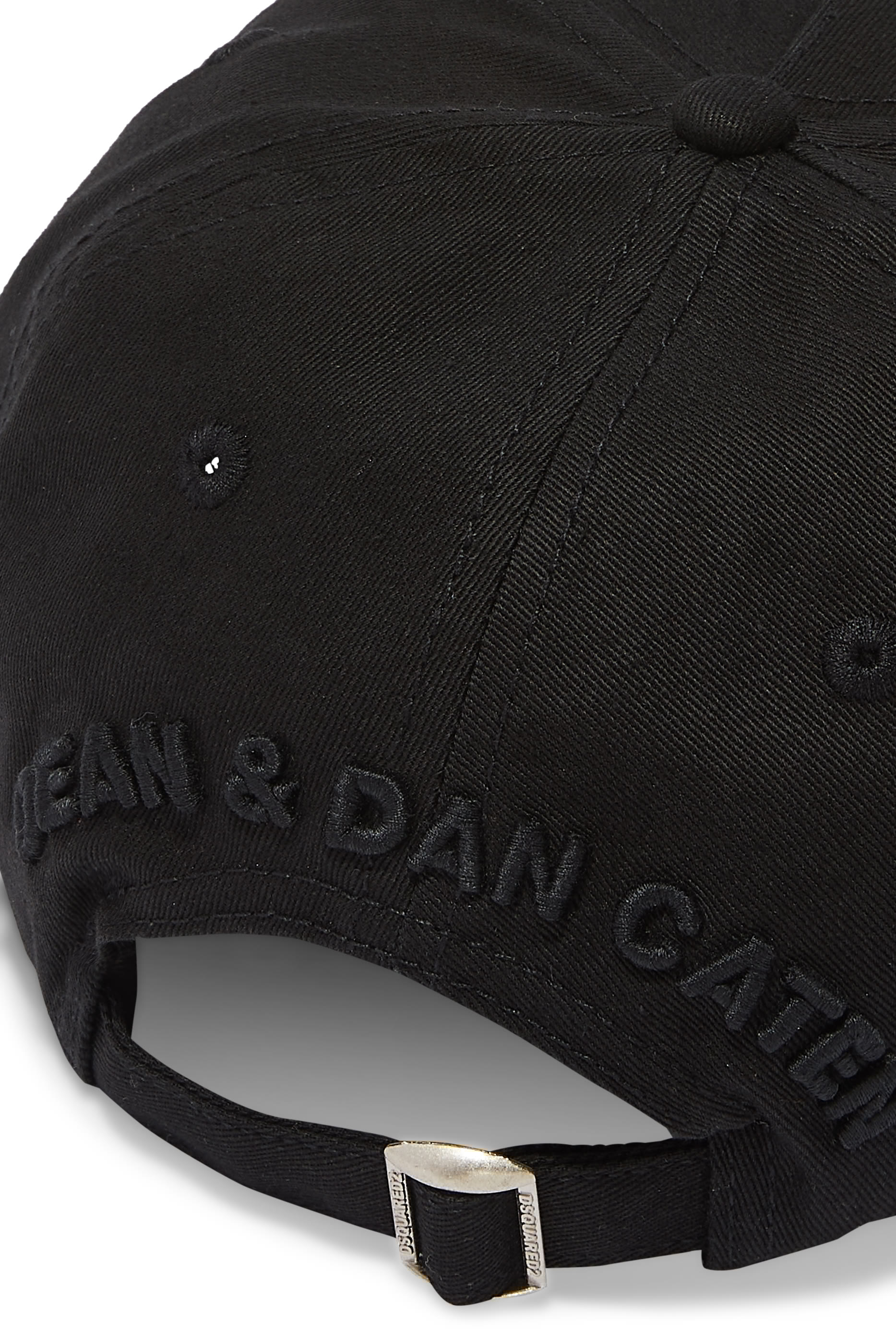 كاب مطرز بشعار الماركة