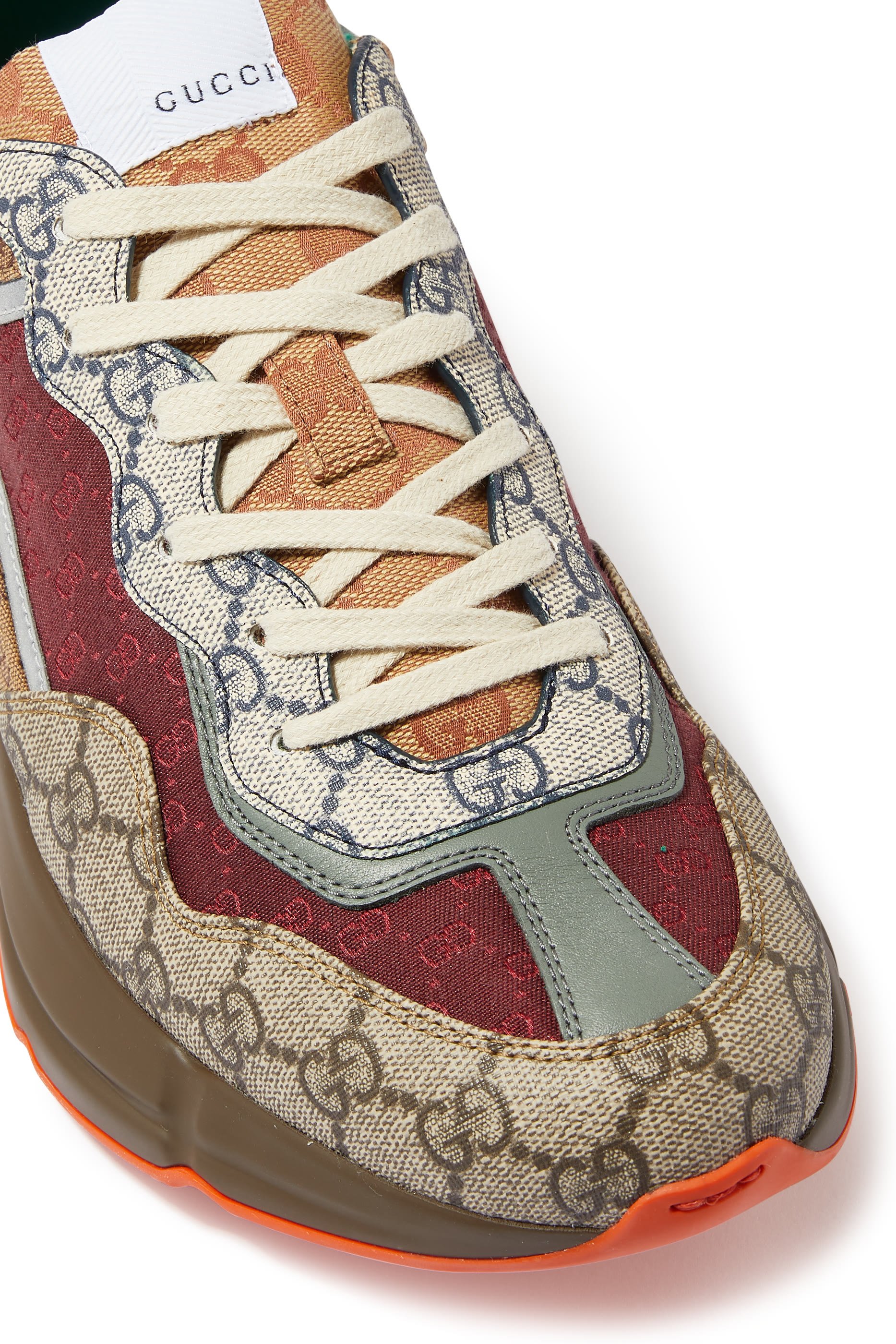 سنيكرز ريتون بشعار GG