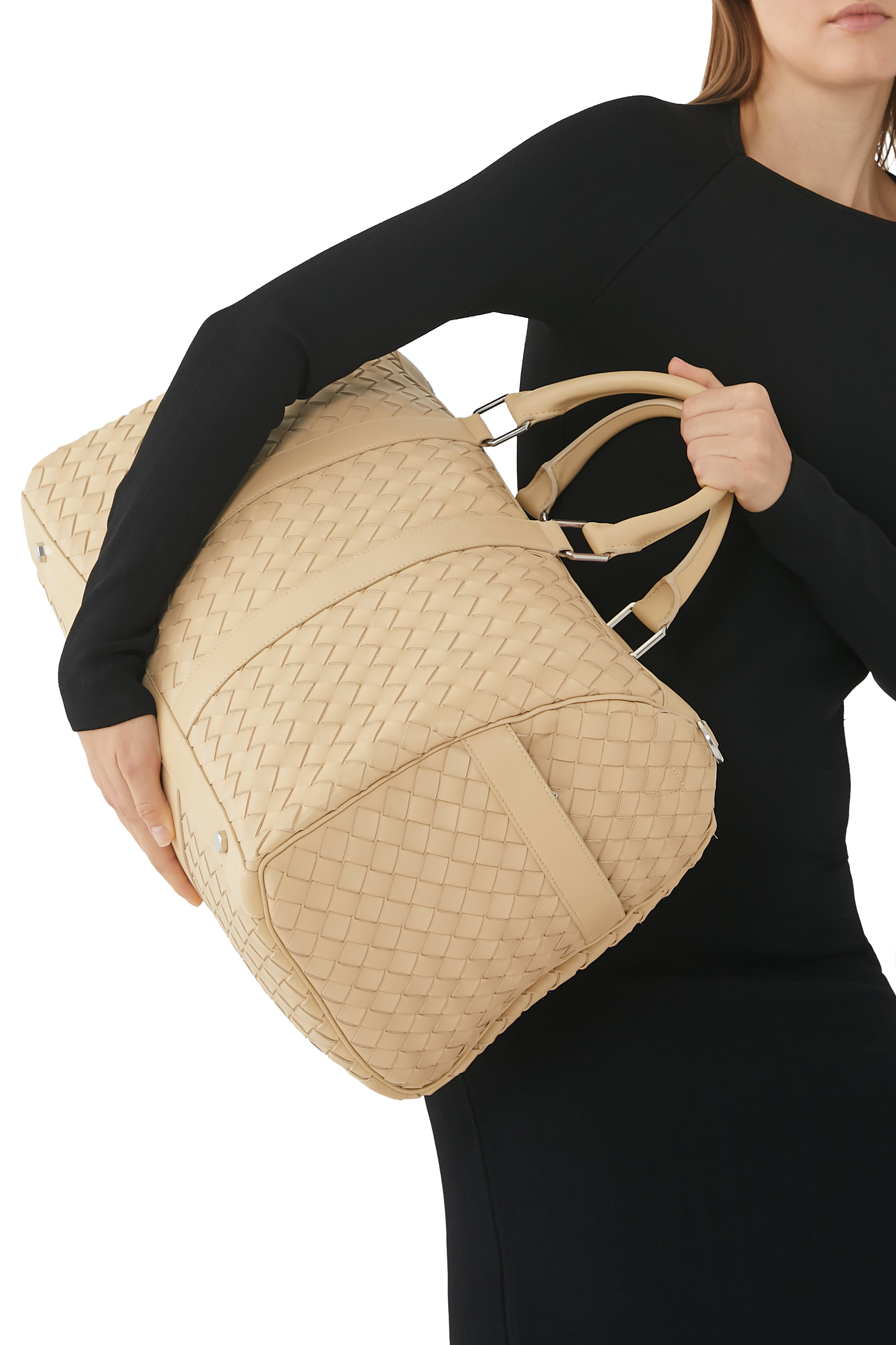 حقيبة دافل بتصميم مجدول