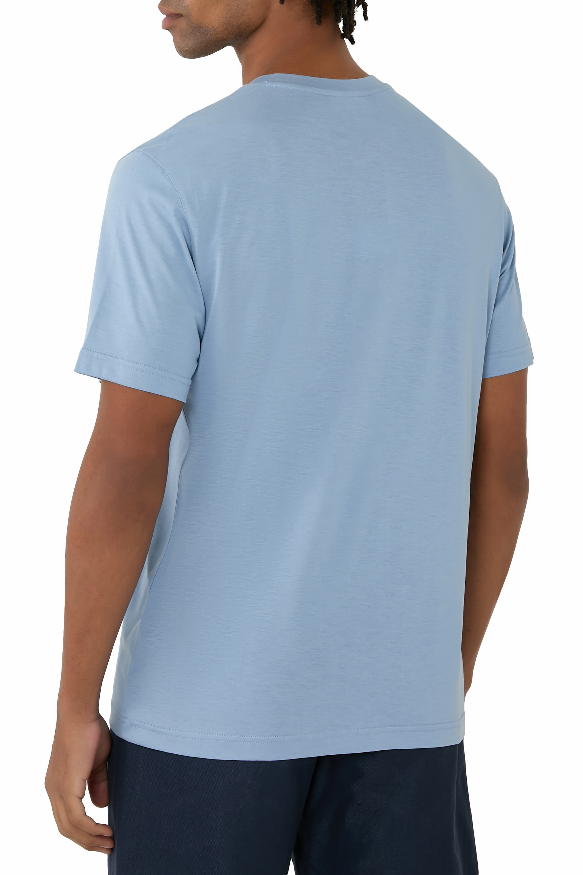 تيشيرت بياقة ضيقة