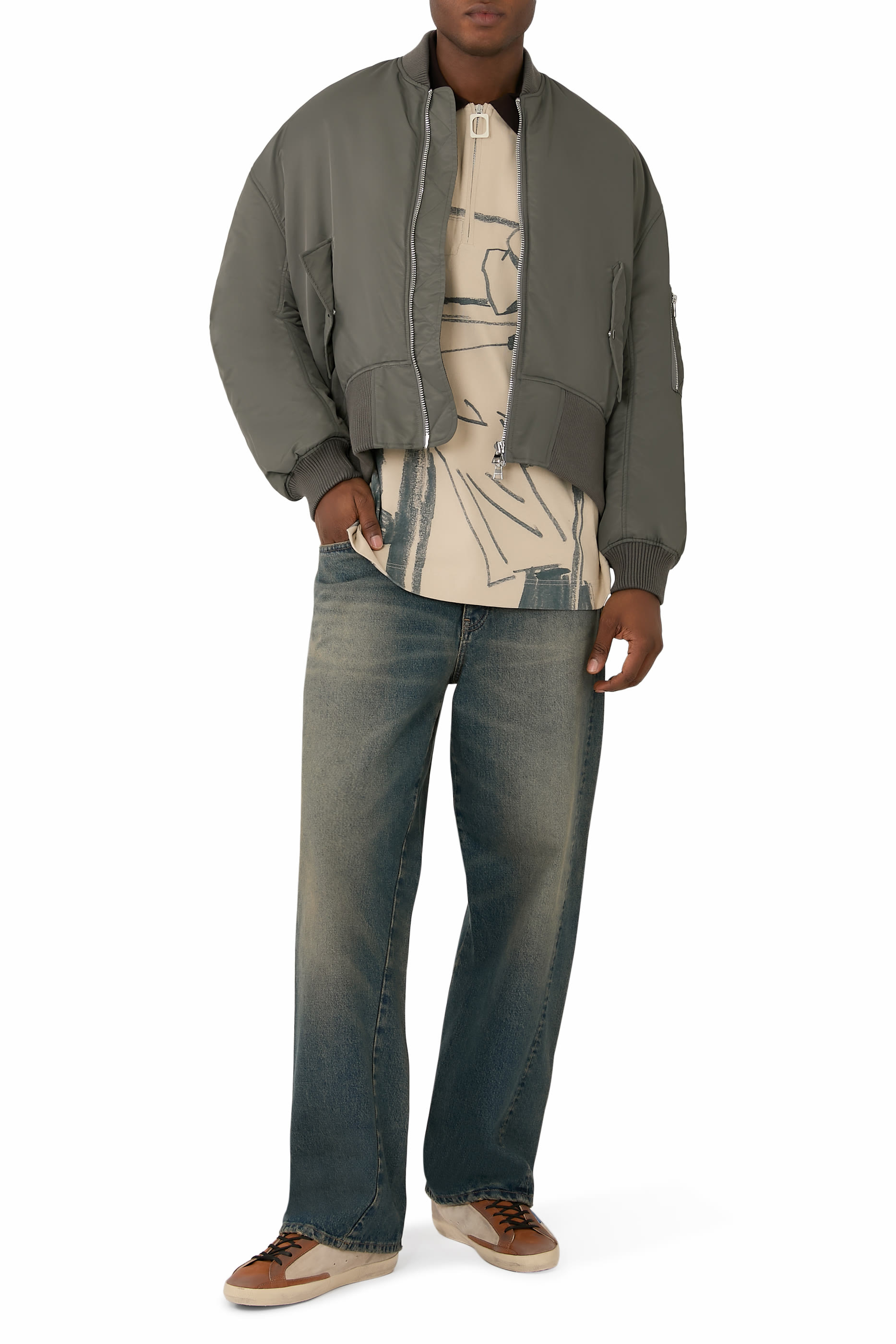 جاكيت بومبر بقصة فضفاضة وحافة مقوسة