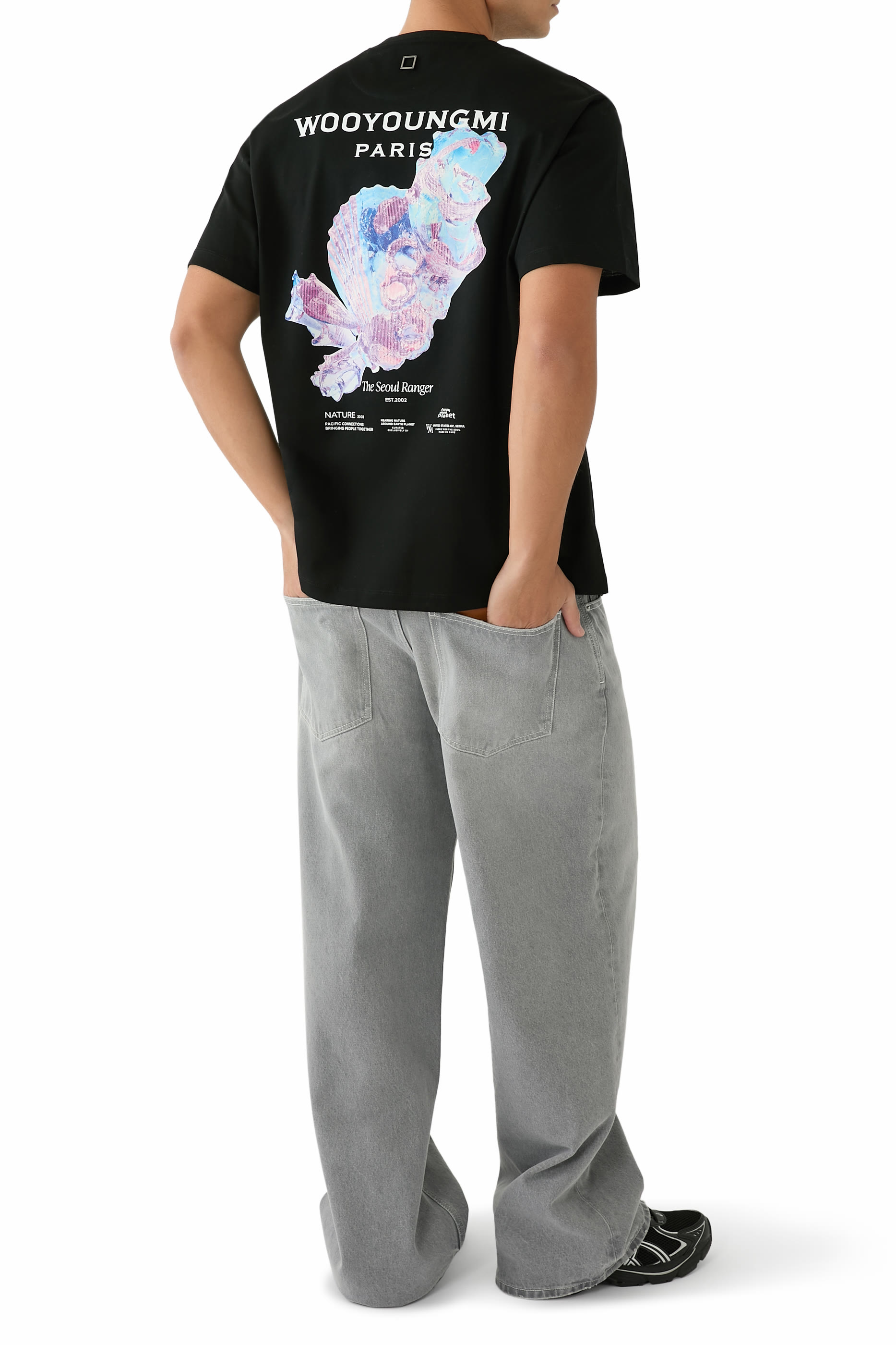 تيشيرت بأكمام قصيرة