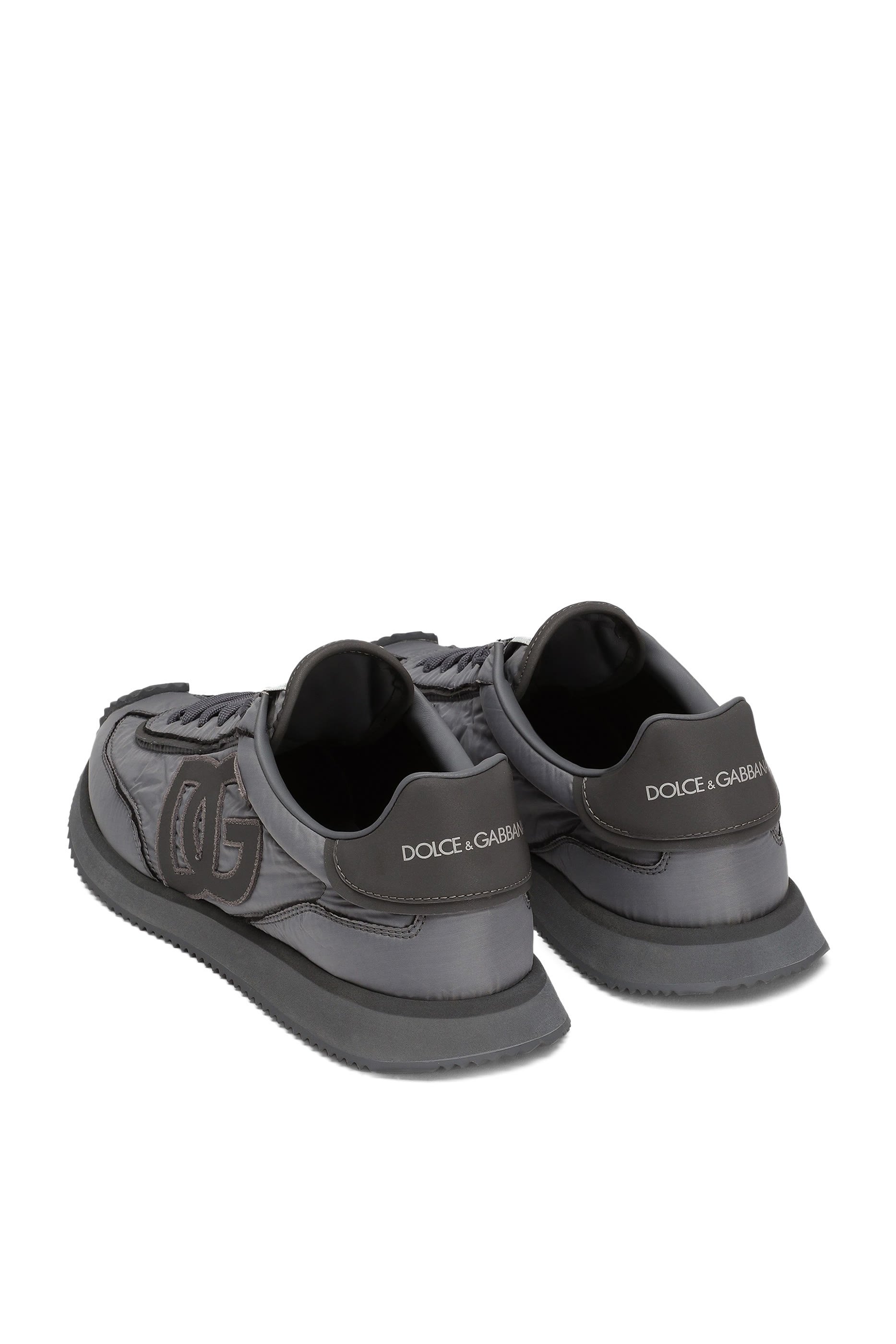 سنيكرز كوشن بحرفي شعار الماركة قماش