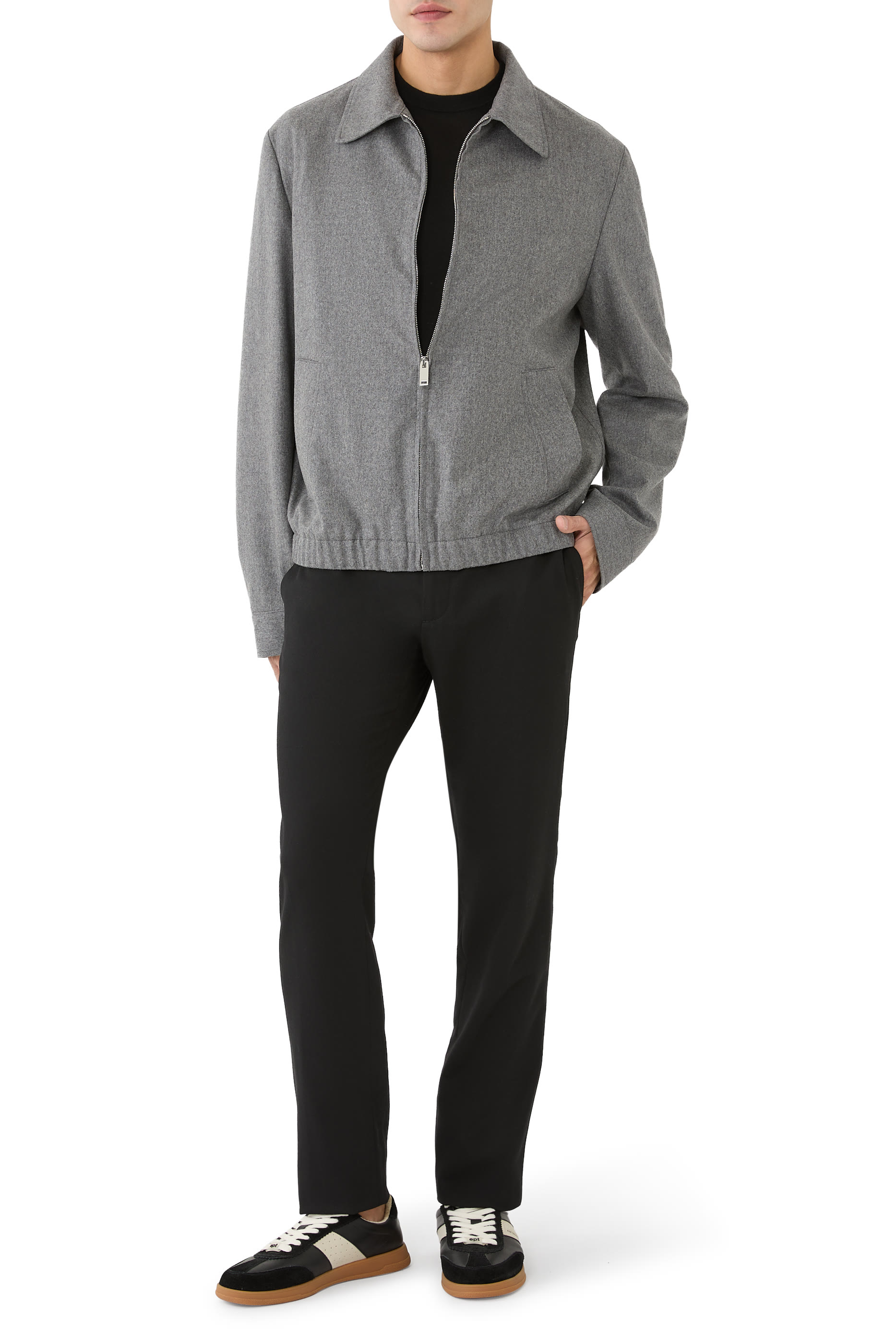 بنطال تريكوتشينو بقصة ضيقة