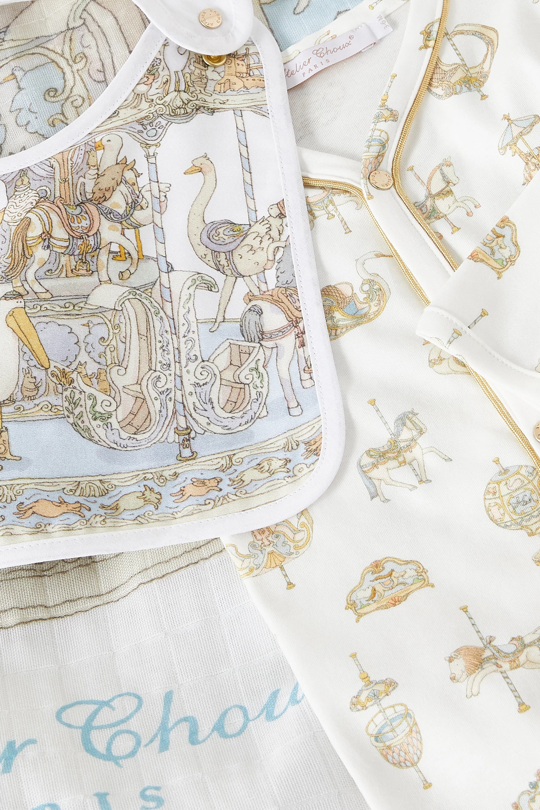 طقم هدية بلاي سوت بنقشة كاروسيل للأطفال