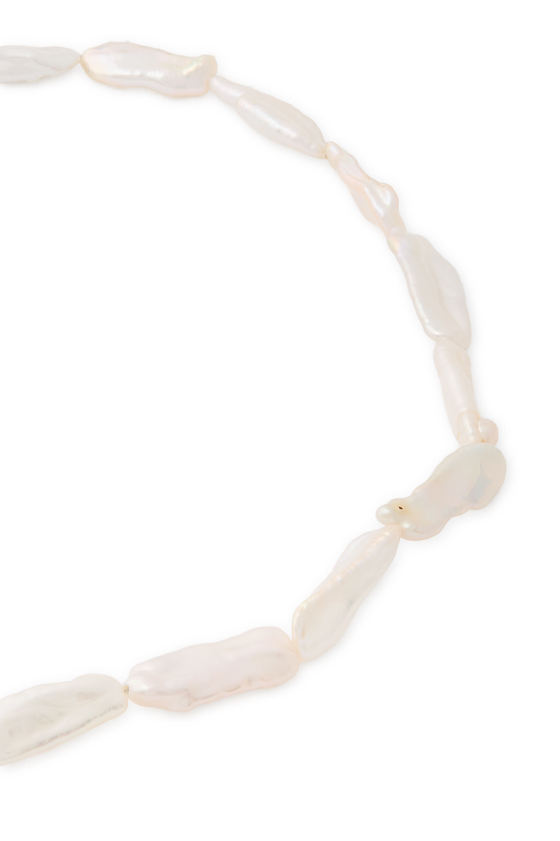 قلادة كارابينر مرصعة بالؤلؤ